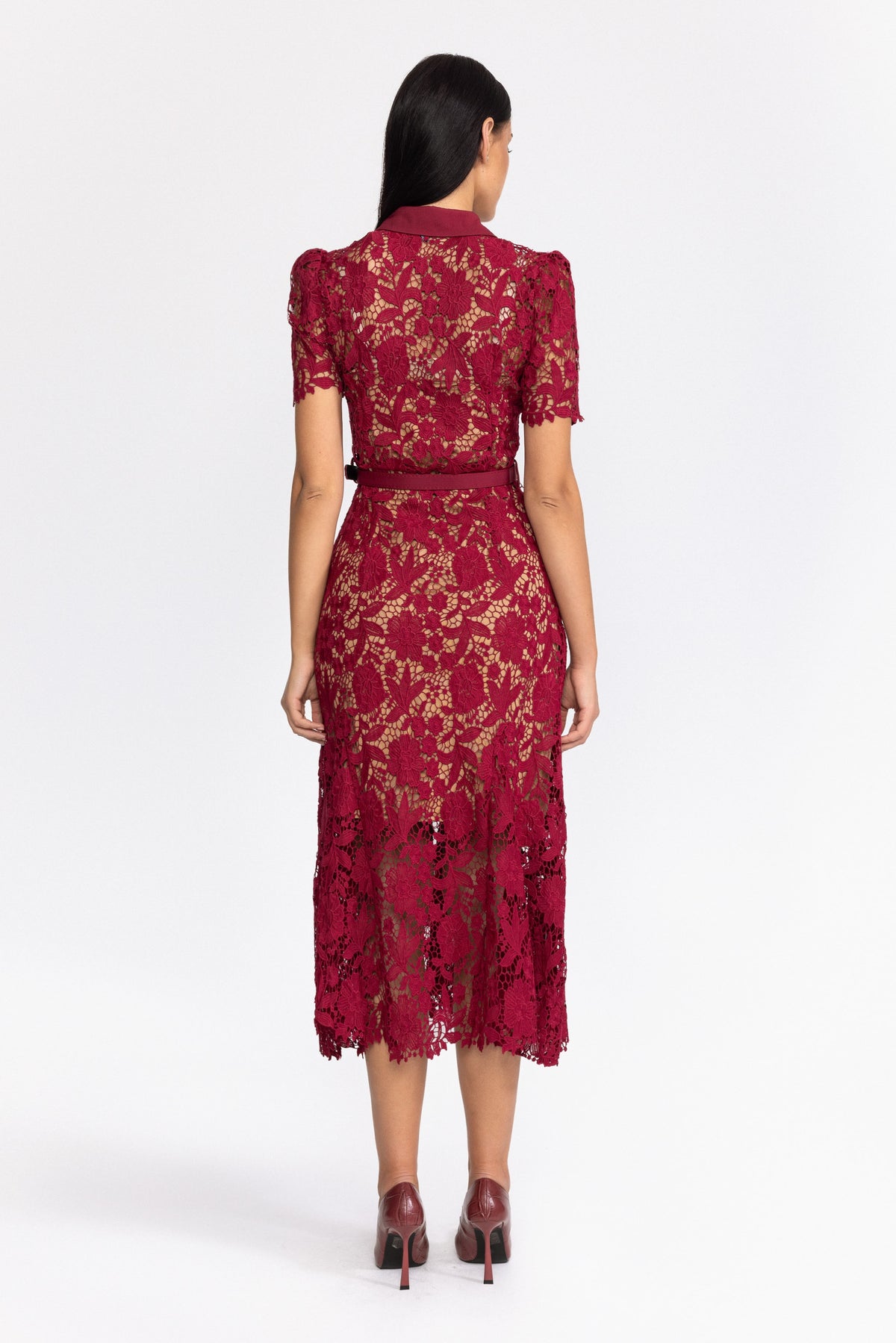 Midi-Hemdblusenkleid aus Guipure-Spitze mit Kristallknöpfen – Weinrot 