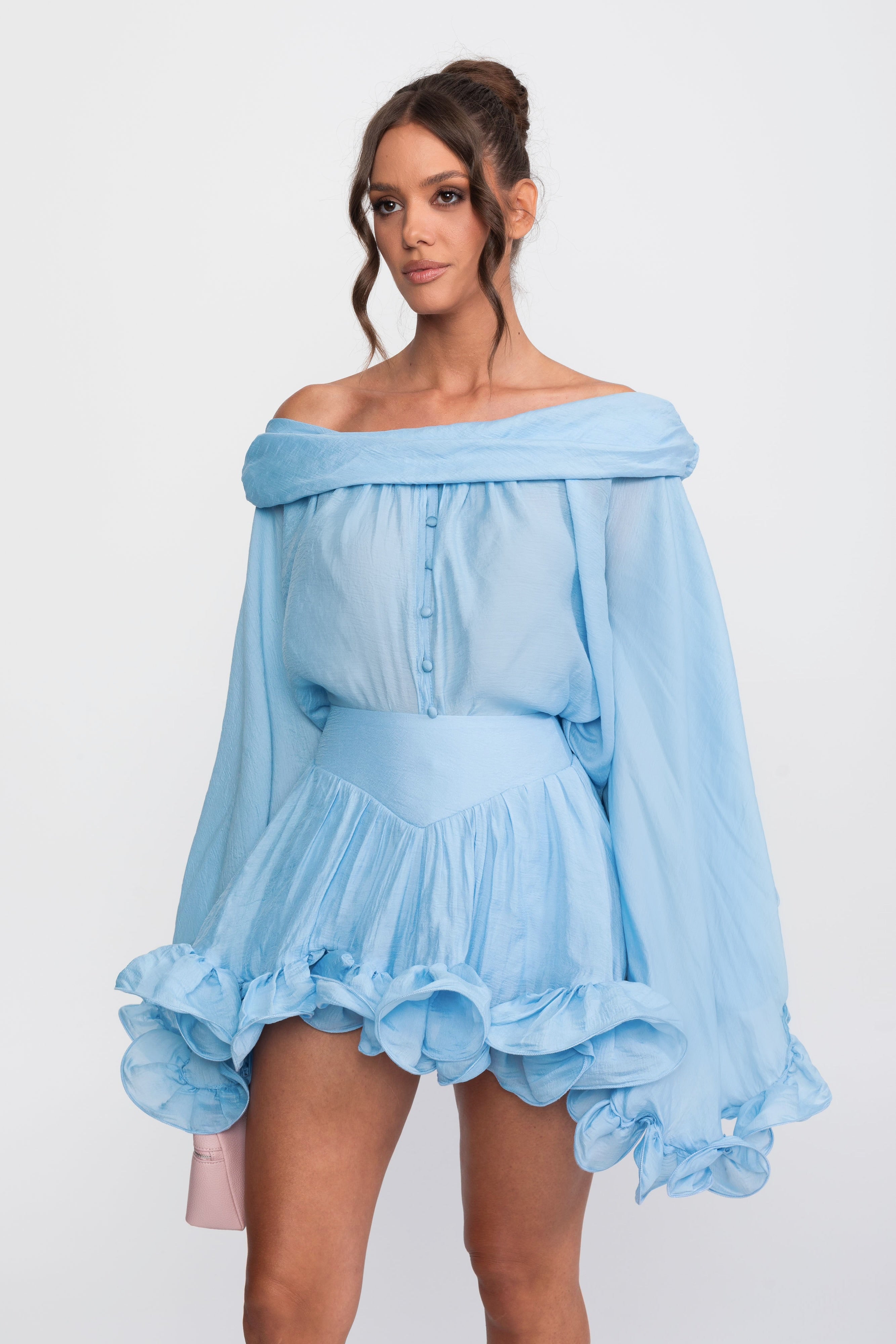 Off-Shoulder-Minikleid mit Volant-Saum und langen Ärmeln - Hellblau 