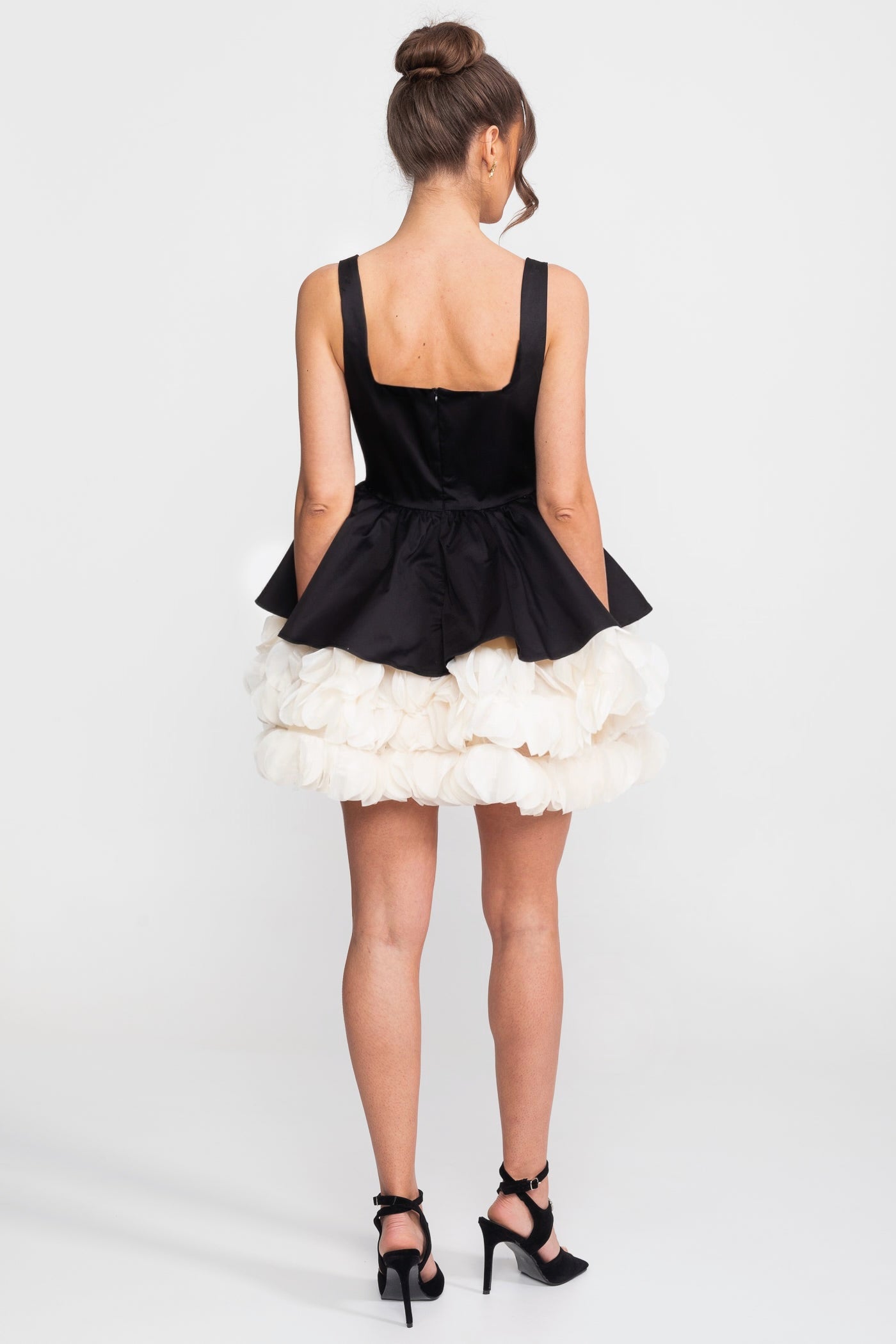 Trägerloses Minikleid mit quadratischem Ausschnitt und gerüschtem Rock-Unterkleid - Schwarz 