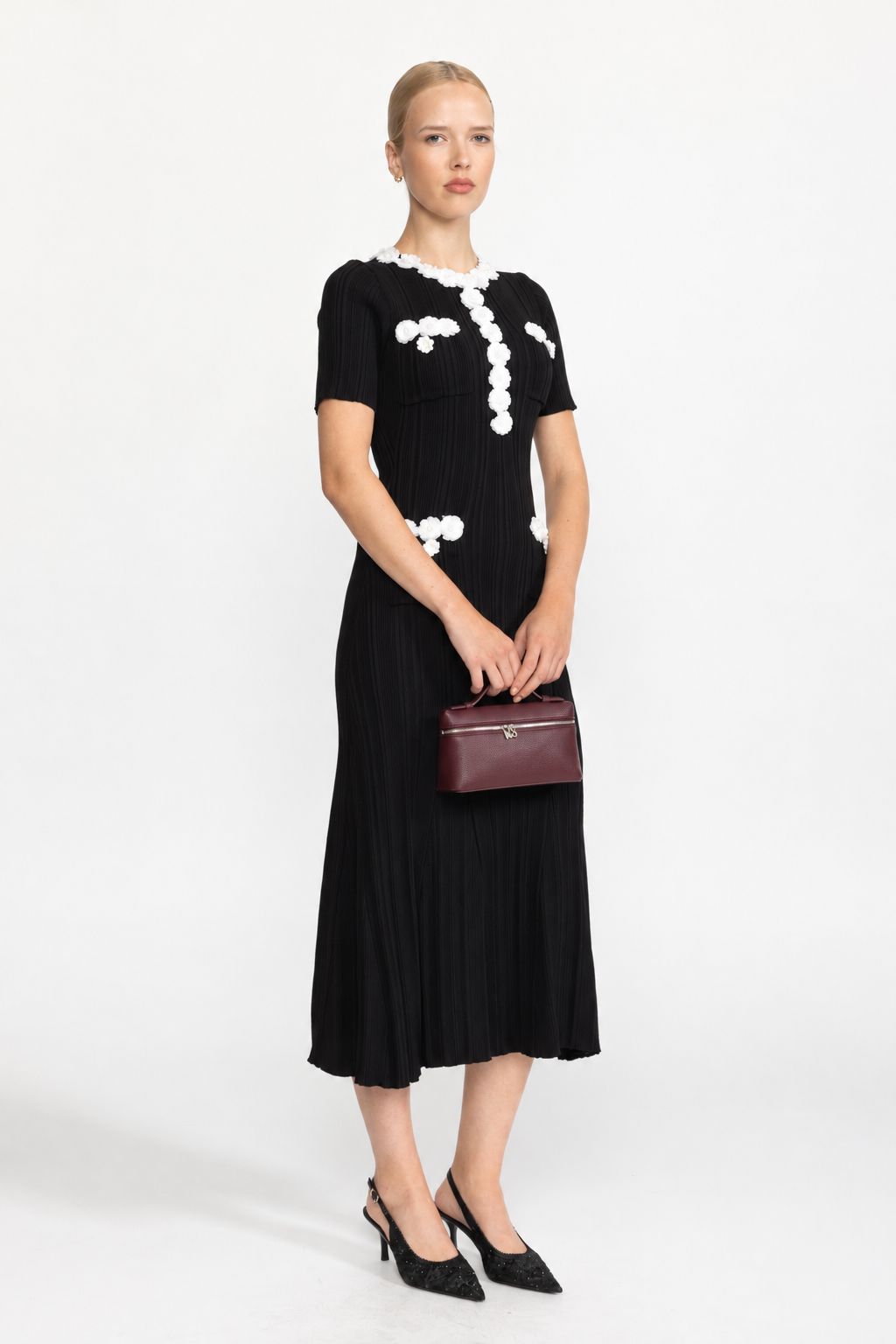 Geripptes Midikleid aus Strick mit Blumenapplikation - Schwarz 