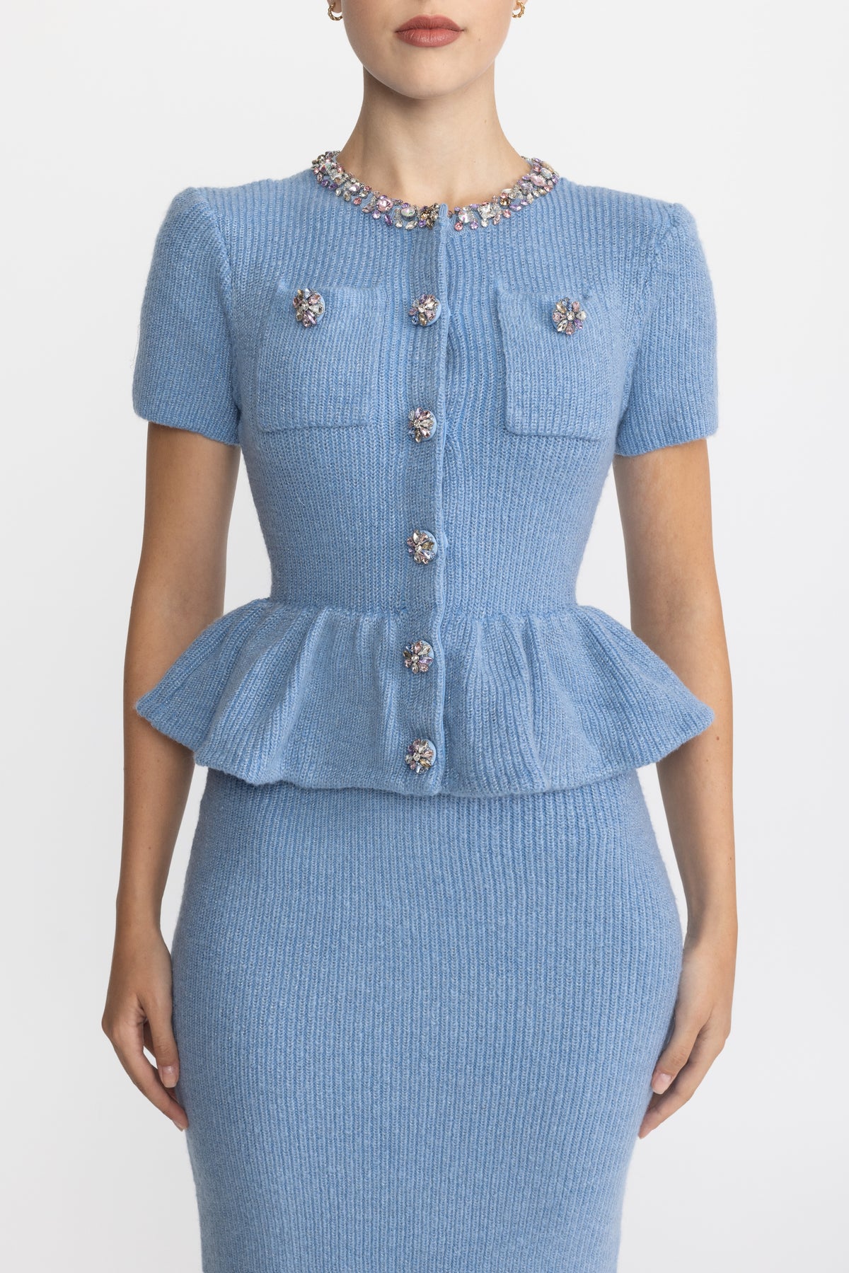 Midi-Strickkleid mit Kristallverzierung und Schößchen - Hellblau 