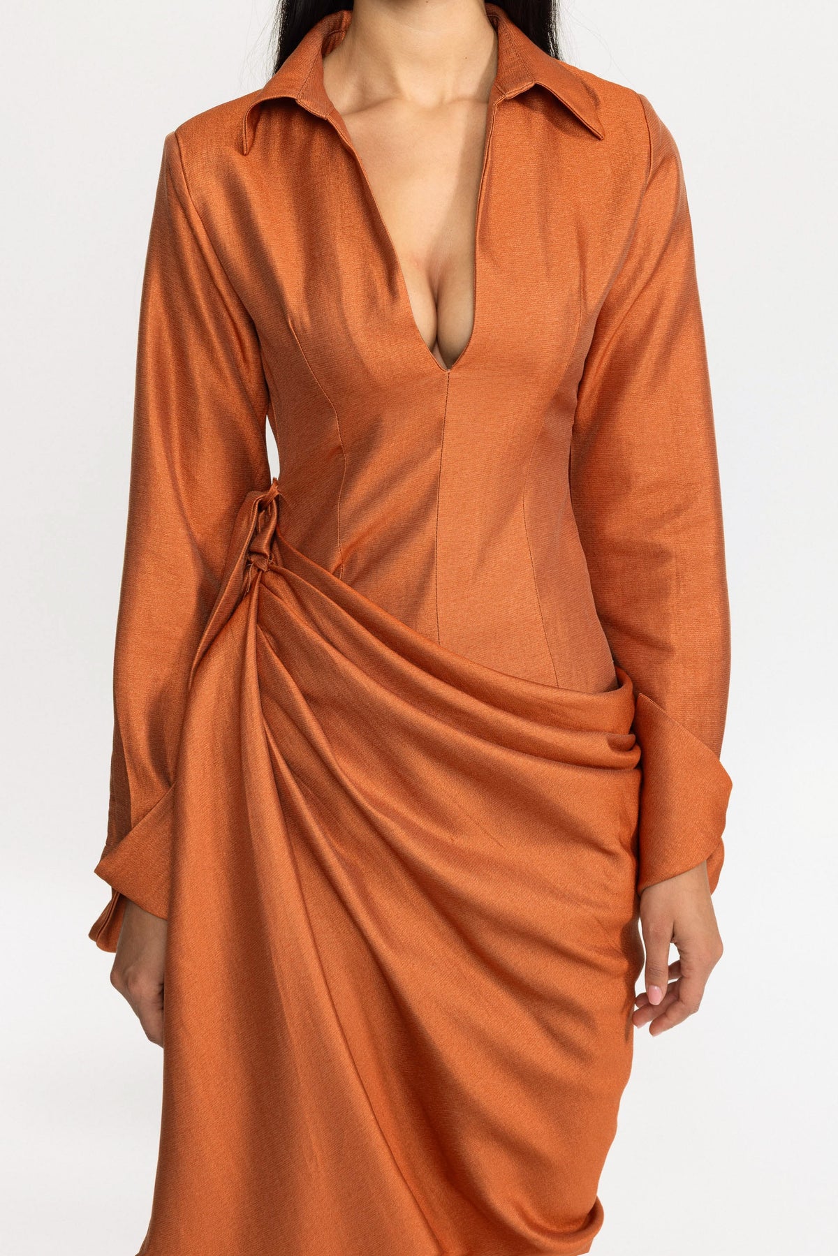 Maxikleid mit tiefem Ausschnitt, Drapierung und Wickeldesign - Burnt Orange 