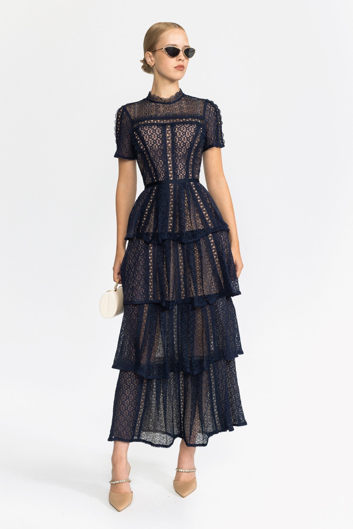 Midi-Kleid aus Spitze mit Stufensaum und Einsätzen – Navy 