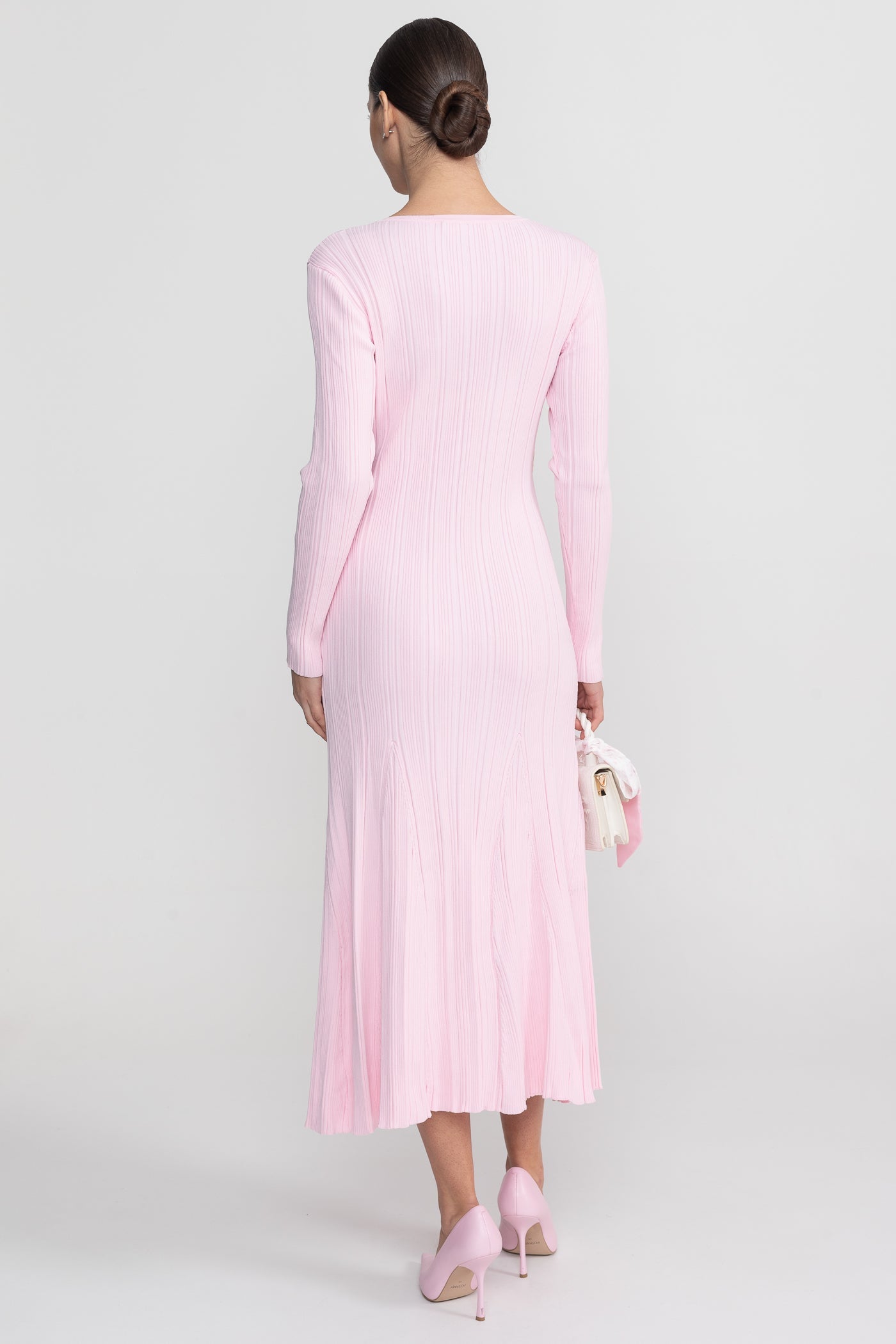 Geripptes Midi-Kleid mit langen Ärmeln und V-Ausschnitt mit Spitzenbesatz - Baby Pink 