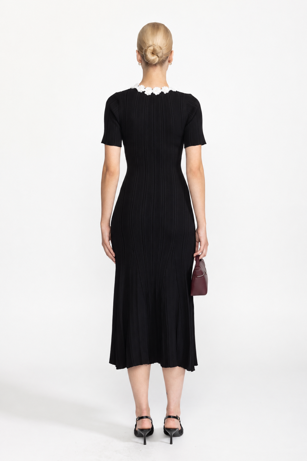 Geripptes Midikleid aus Strick mit Blumenapplikation - Schwarz 