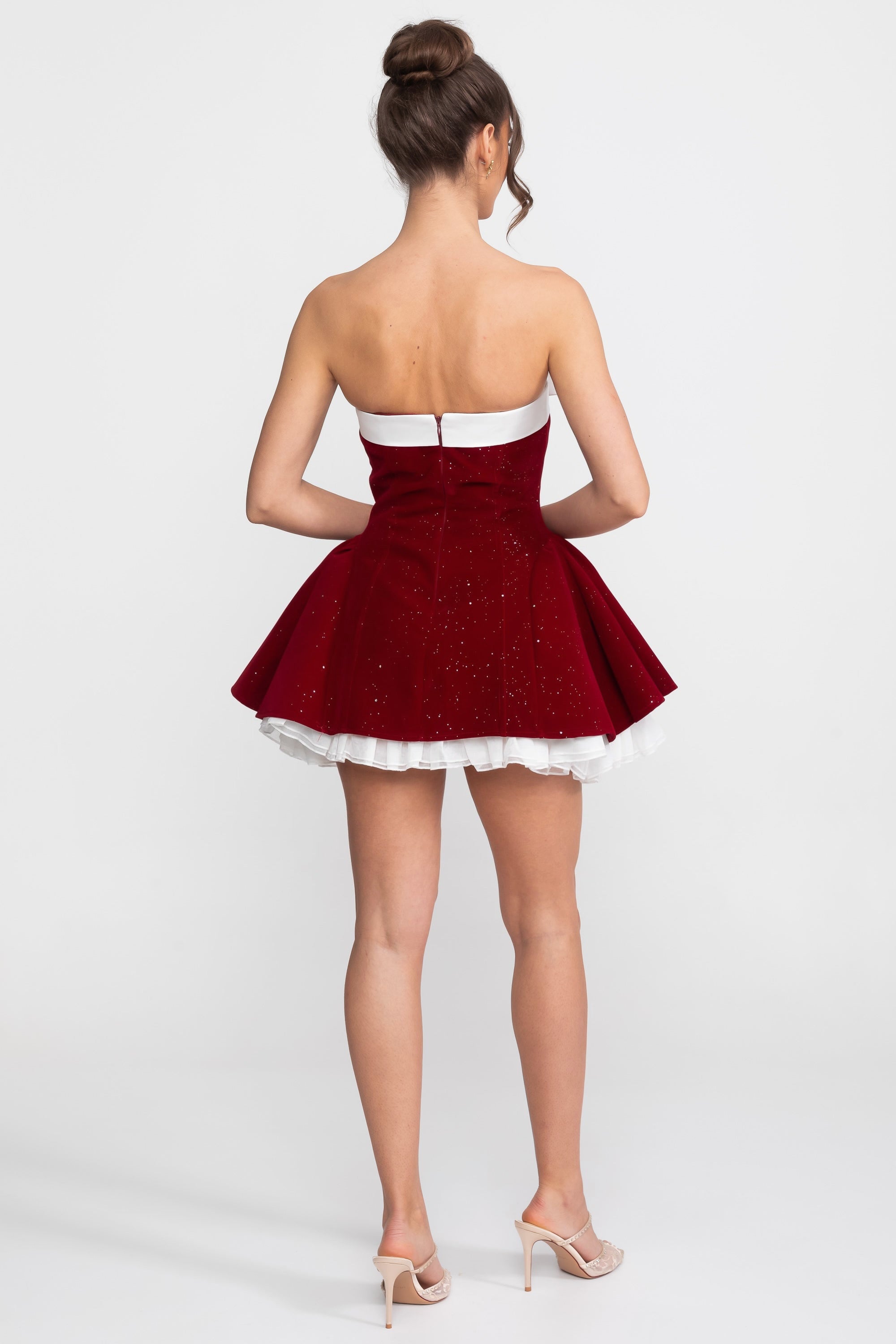 Trägerloses Mini-Kleid aus Samt mit Satin-Schleife und Rüschen-Saum - Rot 