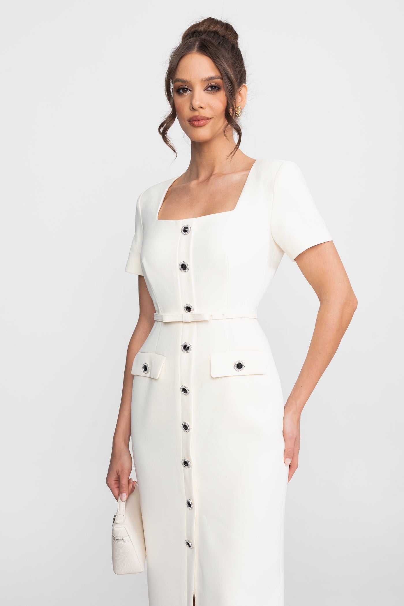 Midi-Kleid mit quadratischem Ausschnitt und durchgehender Knopfleiste mit Schmuckknöpfen - Weiß 