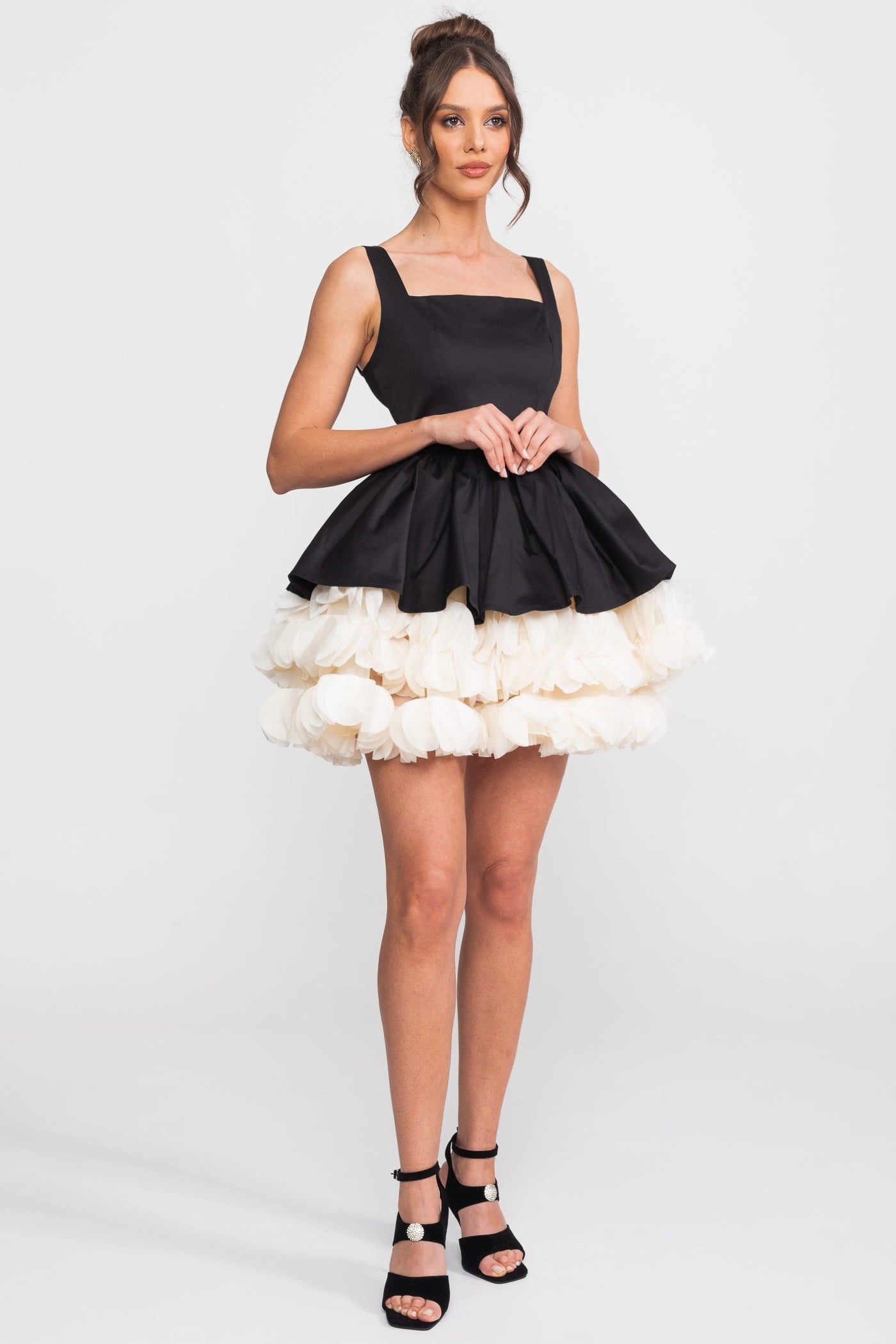 Trägerloses Minikleid mit quadratischem Ausschnitt und gerüschtem Rock-Unterkleid - Schwarz 