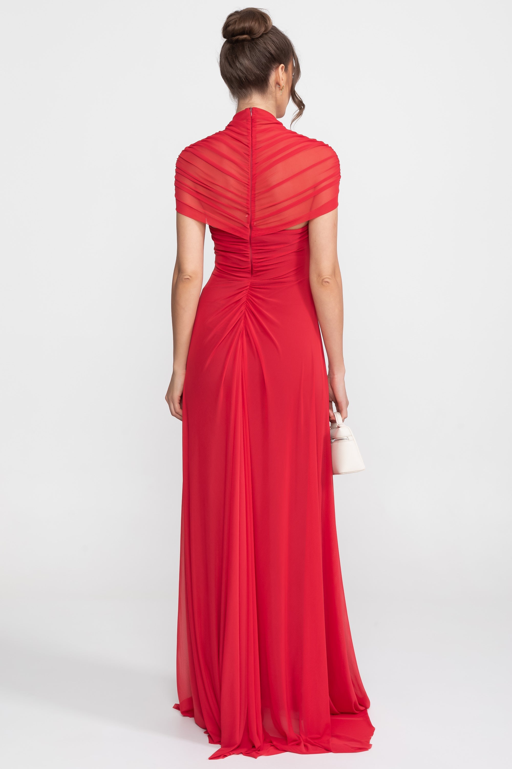 Maxikleid mit gerafftem Carmenausschnitt und Cut-Out an der Taille – Crimson 