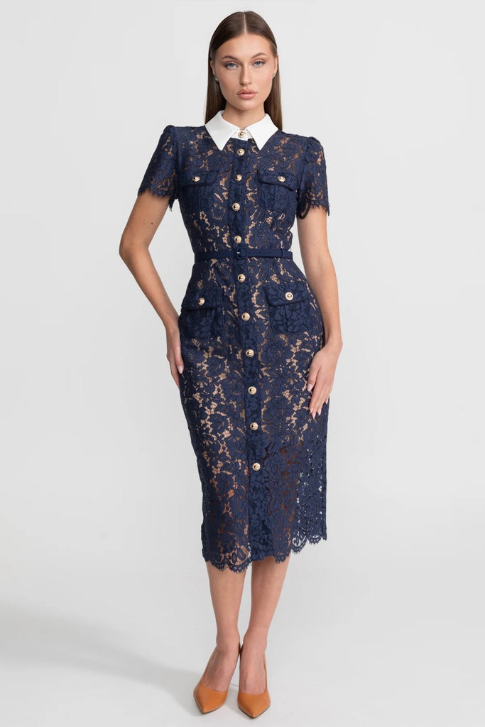 Florales Spitzen-Midikleid mit maßgeschneidertem Kragen und tailliertem Gürtel - Navy 