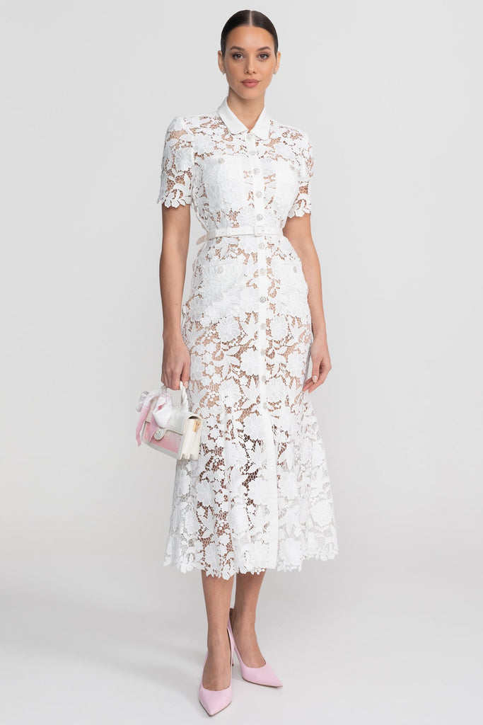 Spitzen-Midikleid mit kurzen Ärmeln, Kragen und tailliertem Gürtel - Weiß 