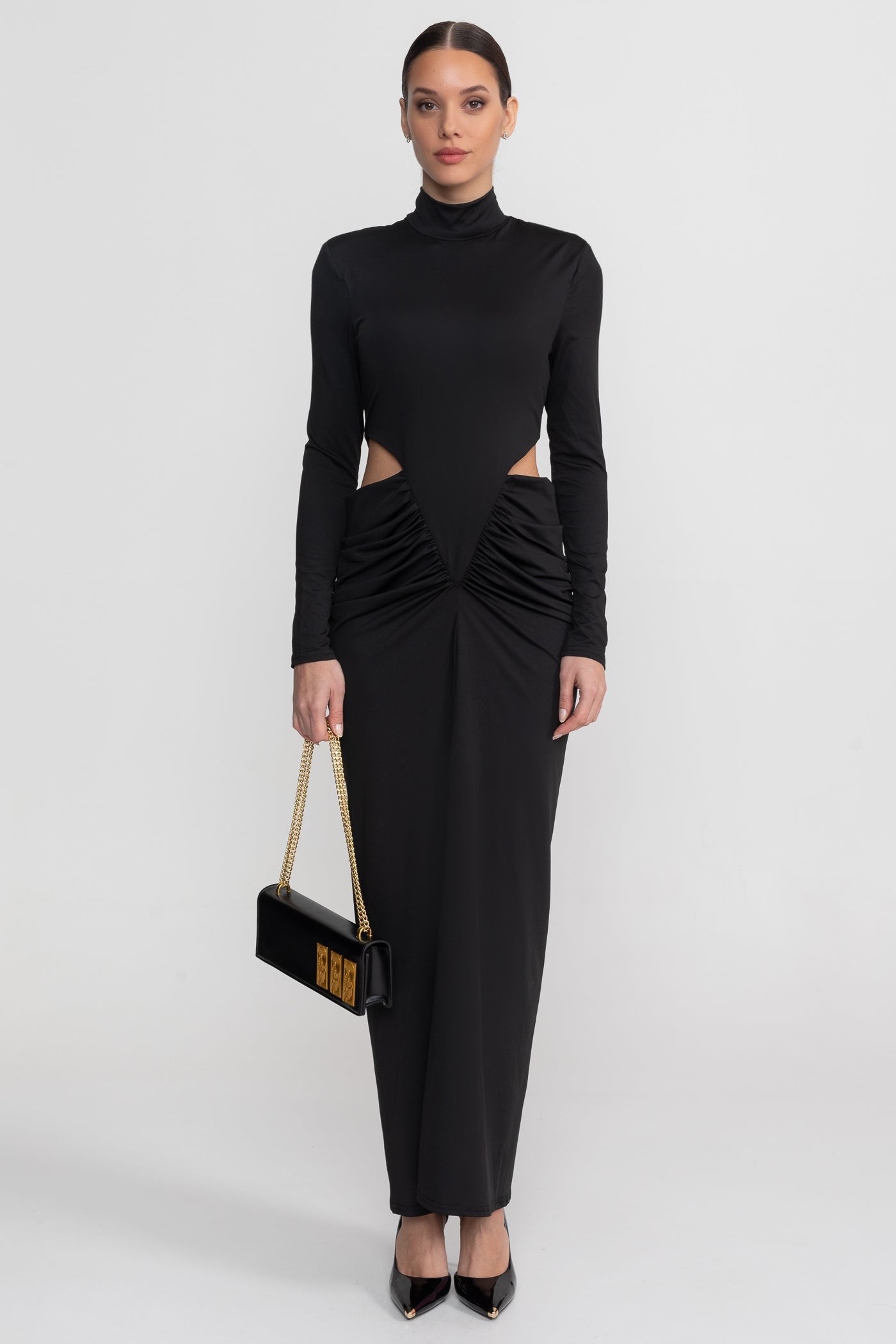 Maxikleid mit hohem Kragen, langen Ärmeln und Taillen-Cut-Out-Detail – Schwarz 