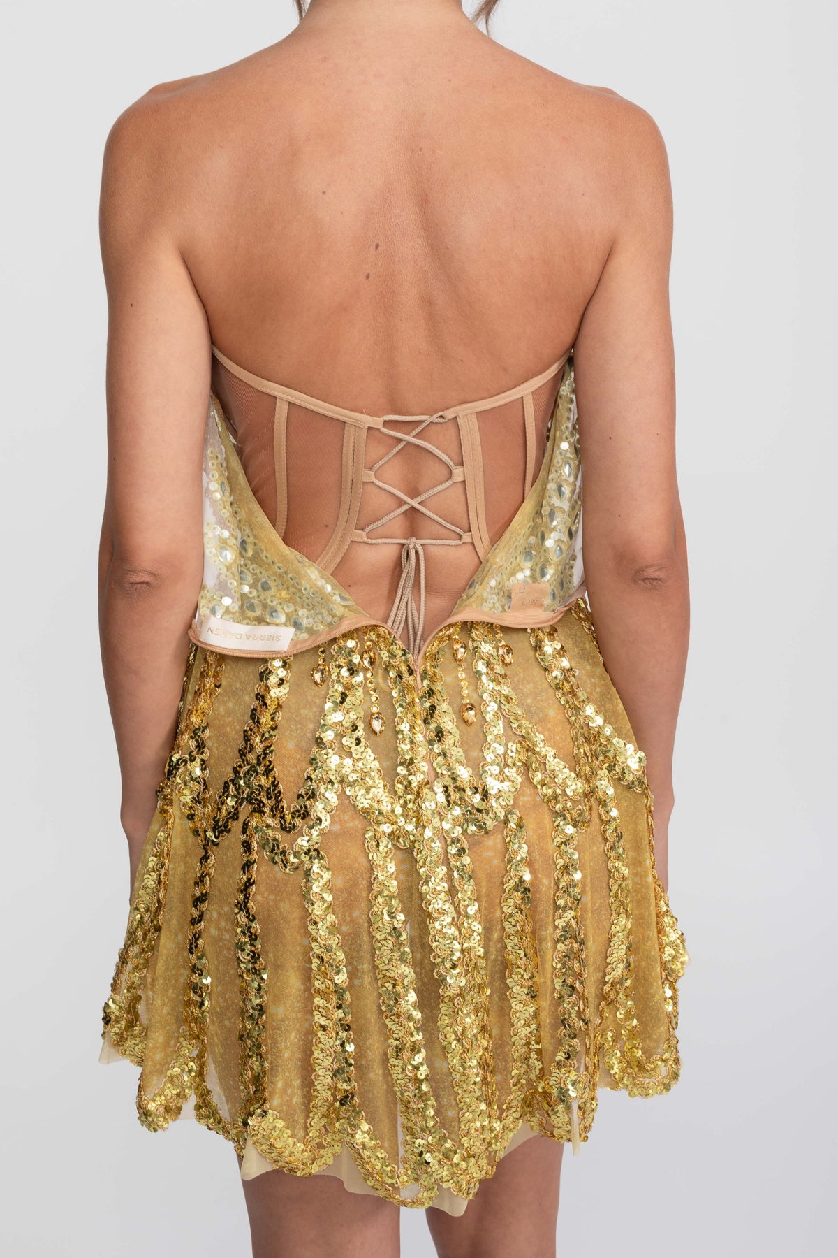 Mini-Kleid mit Schmuckverzierungen und ausgestelltem Schnitt mit Sweetheart-Ausschnitt - Gold 