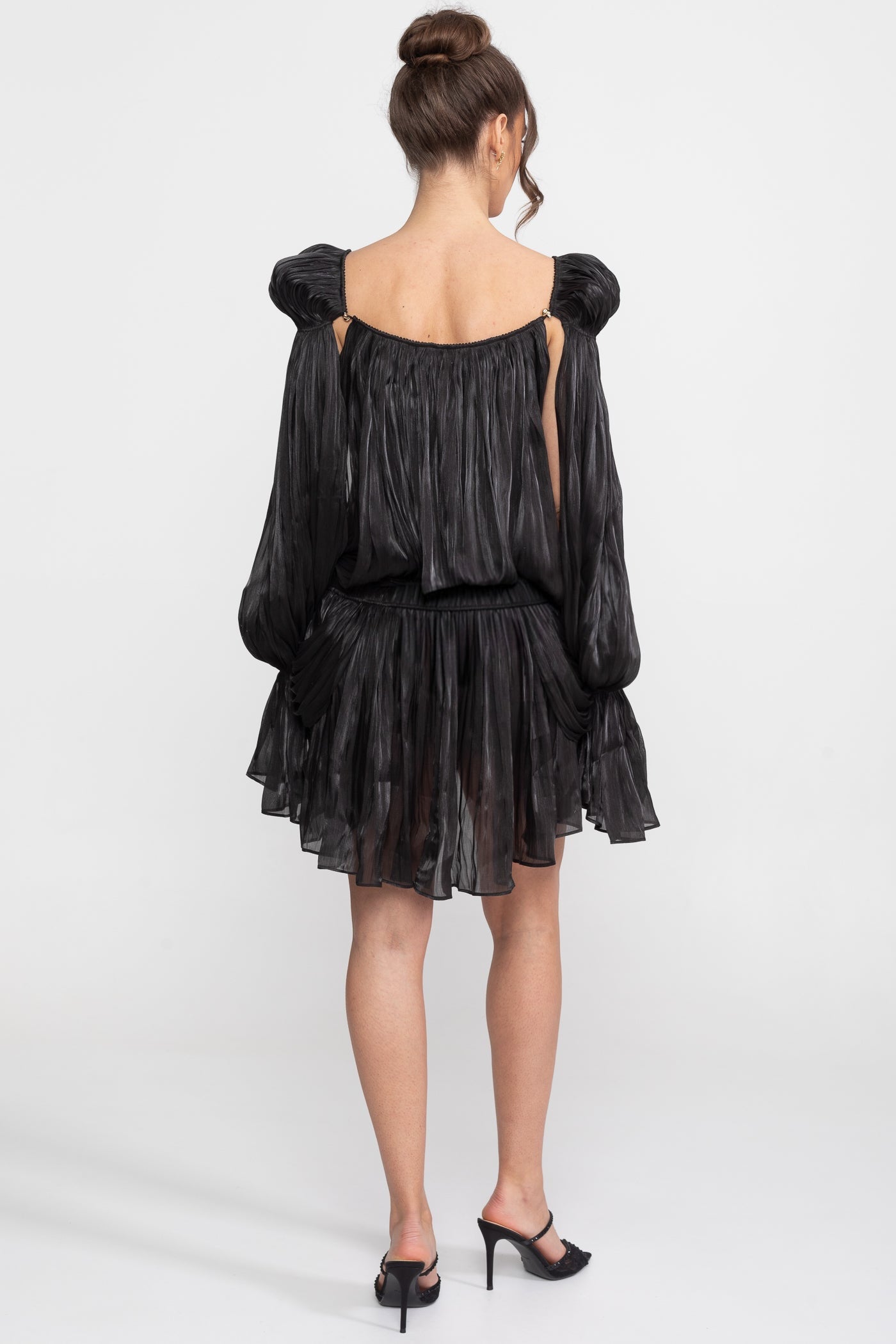 Transparentes, drapiertes Minikleid mit Cape-Ärmeln und goldfarbener Clip-Detailierung - Schwarz 