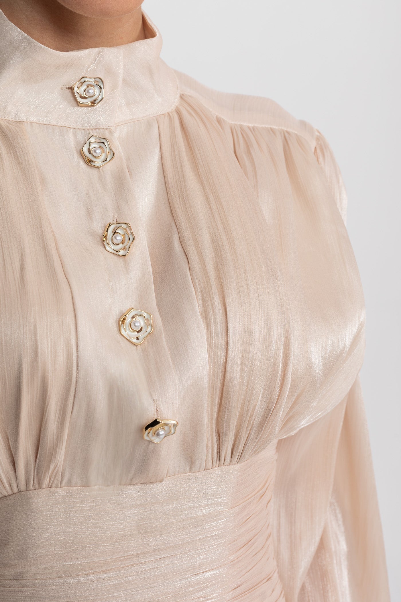 Langes, drapiertes Minikleid mit Stufenvolant-Rock - Champagne 