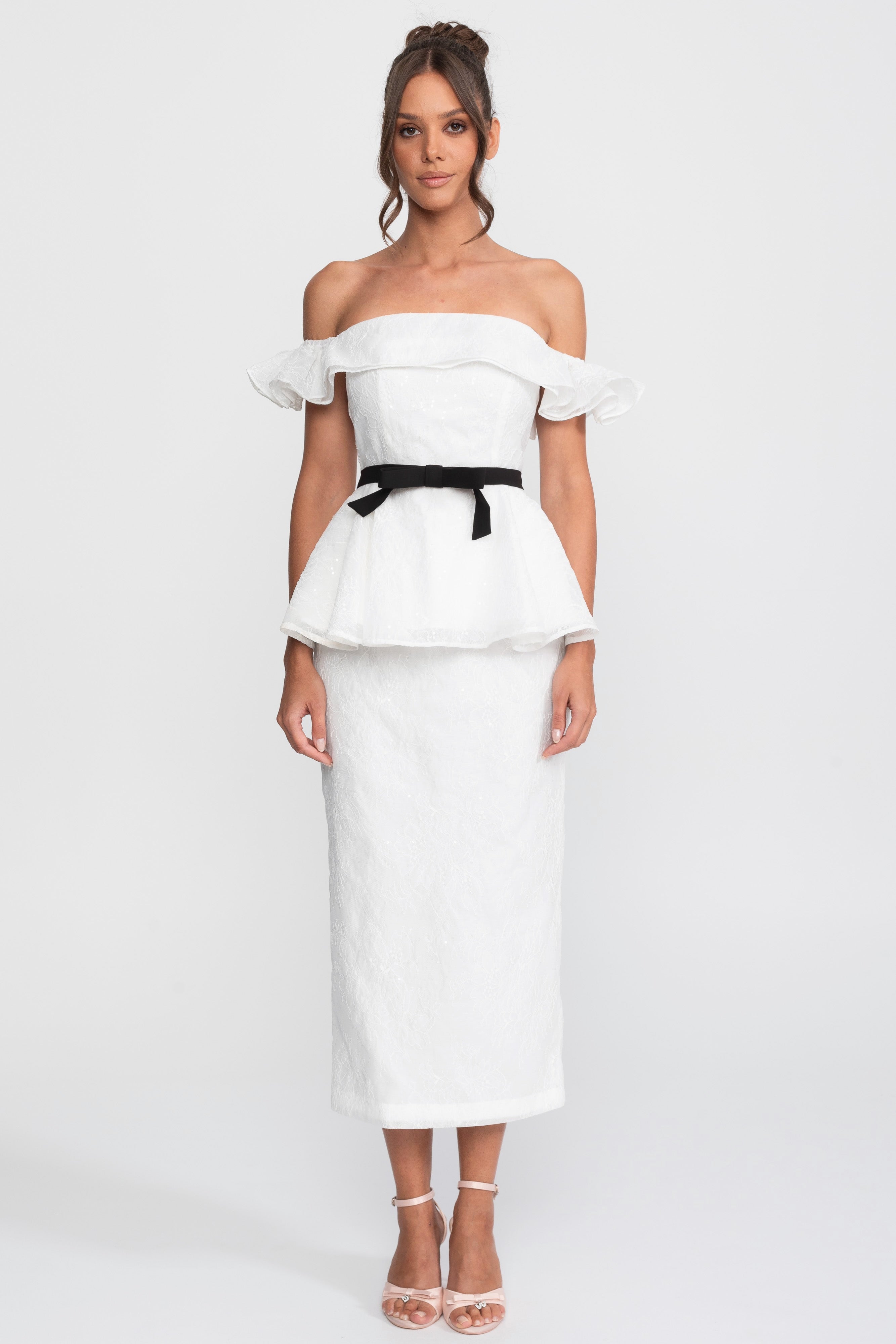 Off-Shoulder-Peplum-Top und Rock-Set mit schwarzem Gürtel aus Band - Weiß 