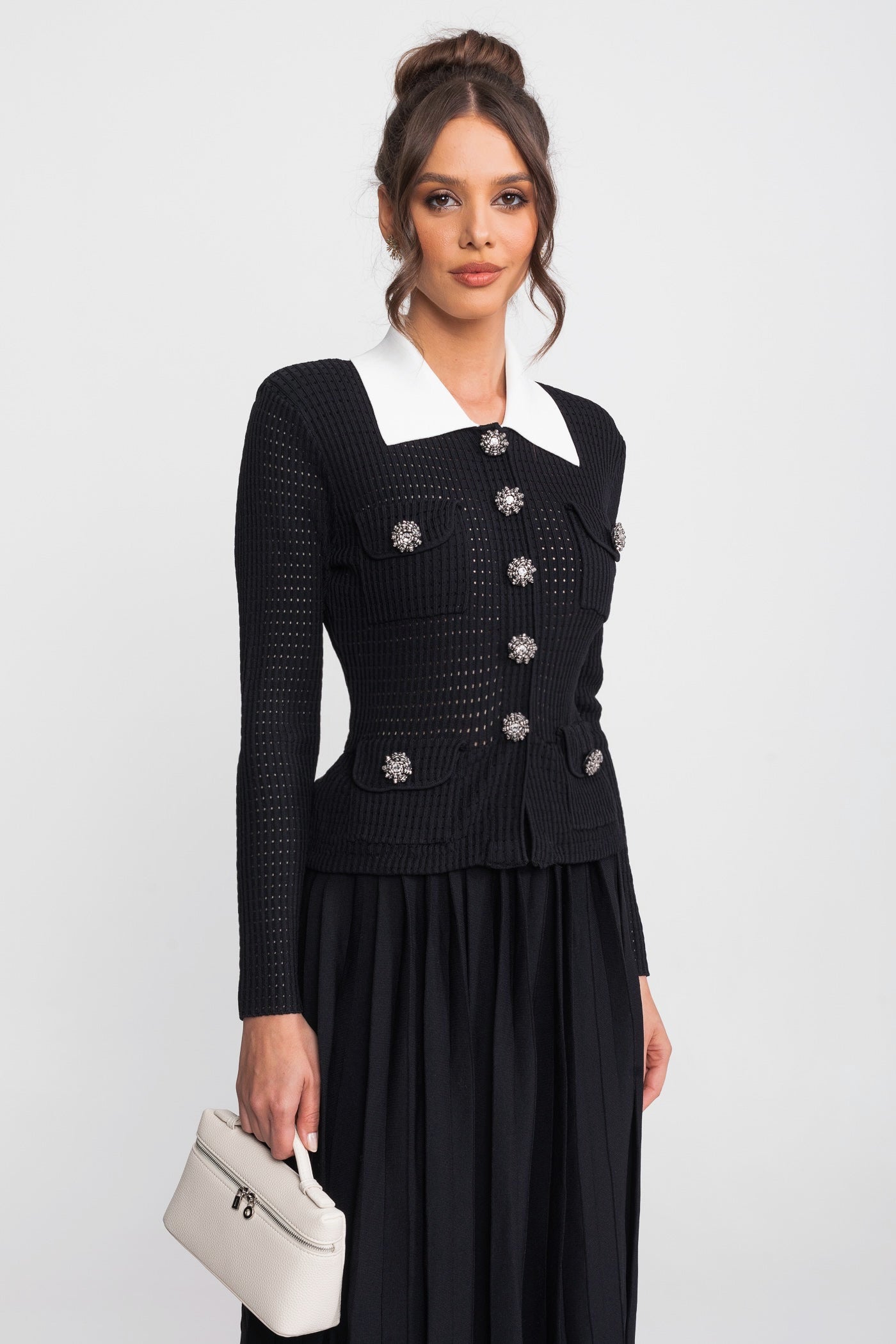 Co-Ord-Set aus offen gestricktem Cardigan und plissiertem Midi-Rock - Schwarz 