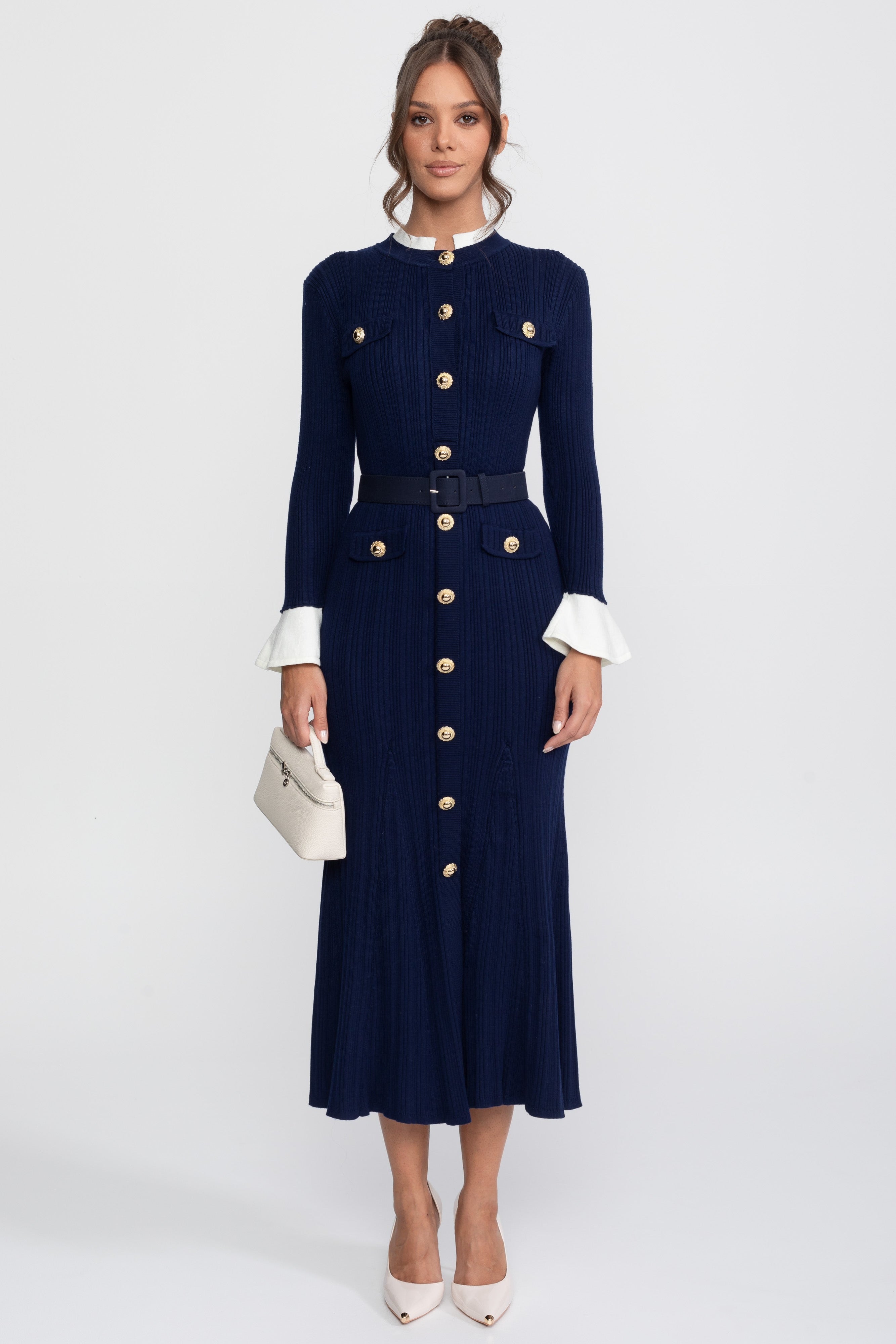 Geripptes Strick-Midikleid mit Gürtel, weißen Manschetten und Kragen - Navy 