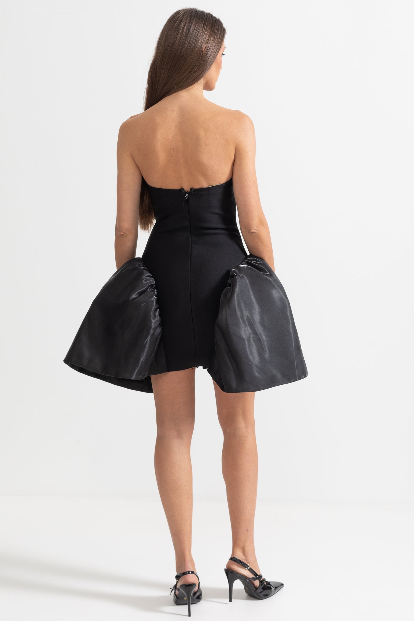 Elegantes Minikleid mit 3D-Silberblumen-Verzierungen – Schwarz 