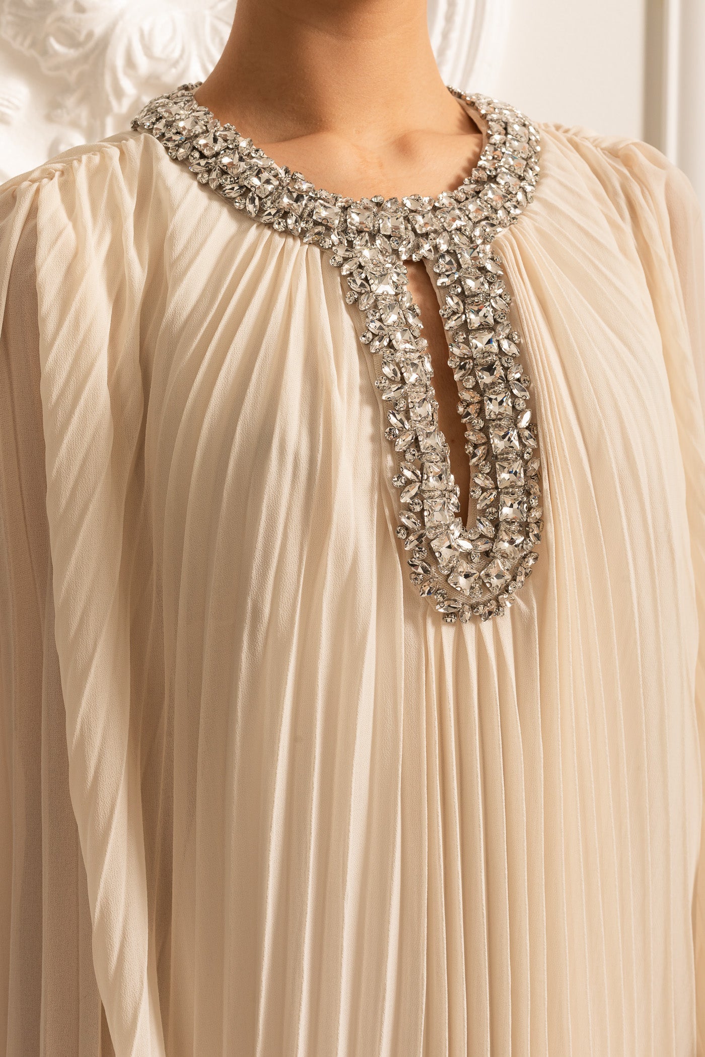 Pleated Long Dress With Feathered Cuffs And Sparkling Neckline - Ivoire