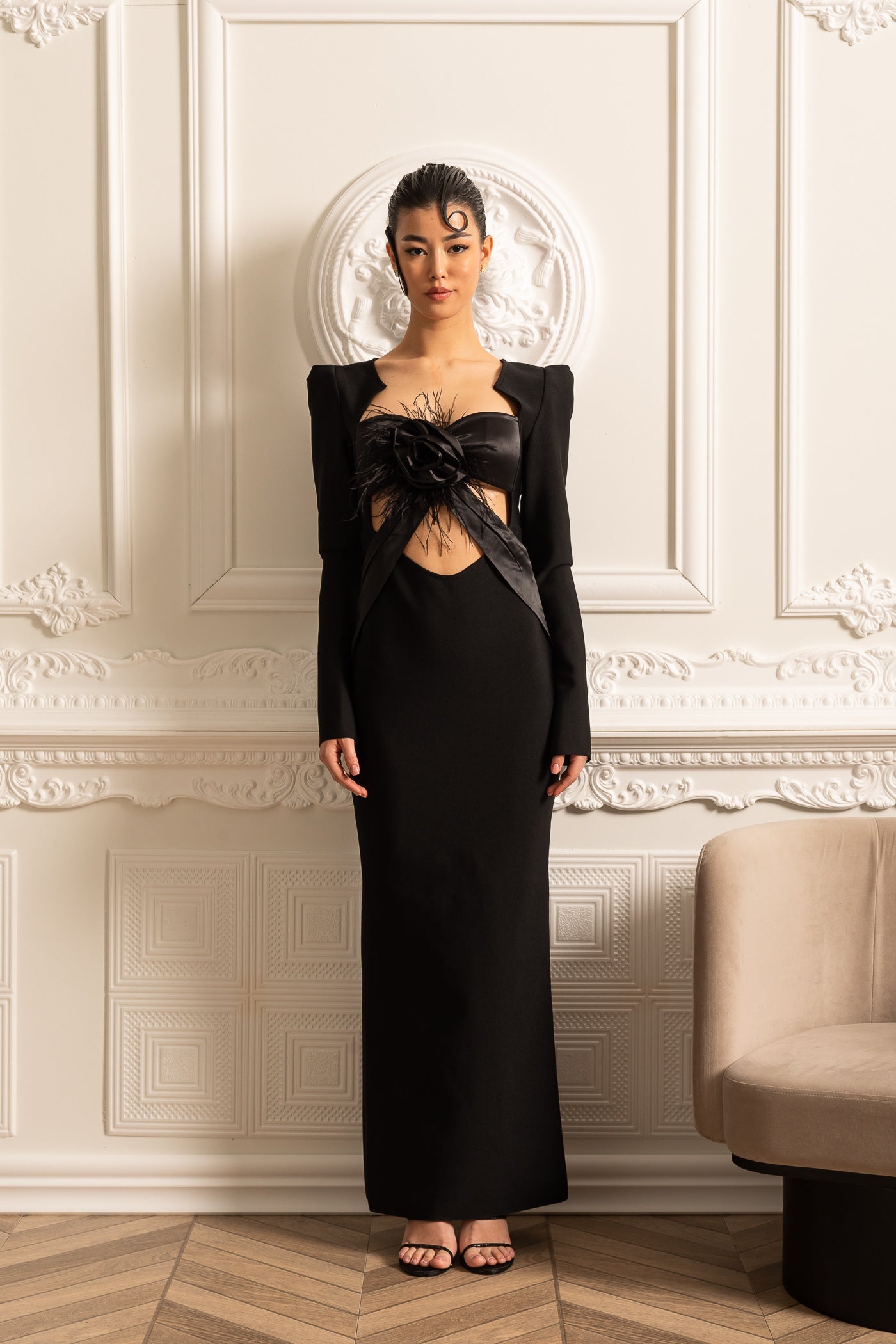 Elegant Long Sleeved Dress With Structured Shoulders And Front Cutout  - Black