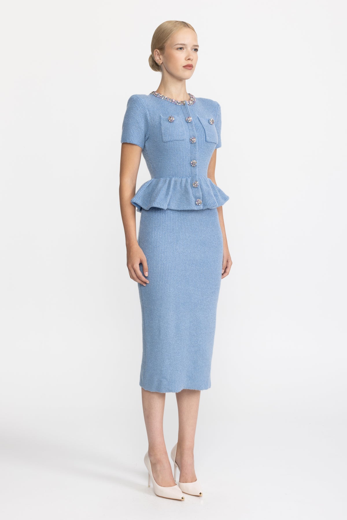 Midi-Strickkleid mit Kristallverzierung und Schößchen - Hellblau 
