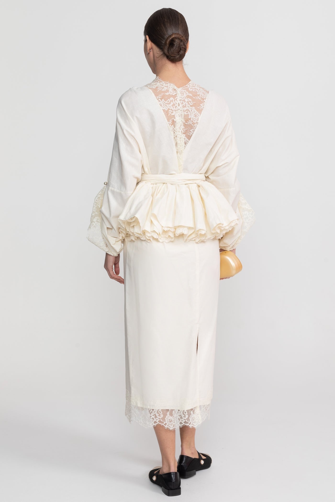 Tailliertes Peplum-Co-Ord-Set mit Spitzeneinsätzen - Ivoire 