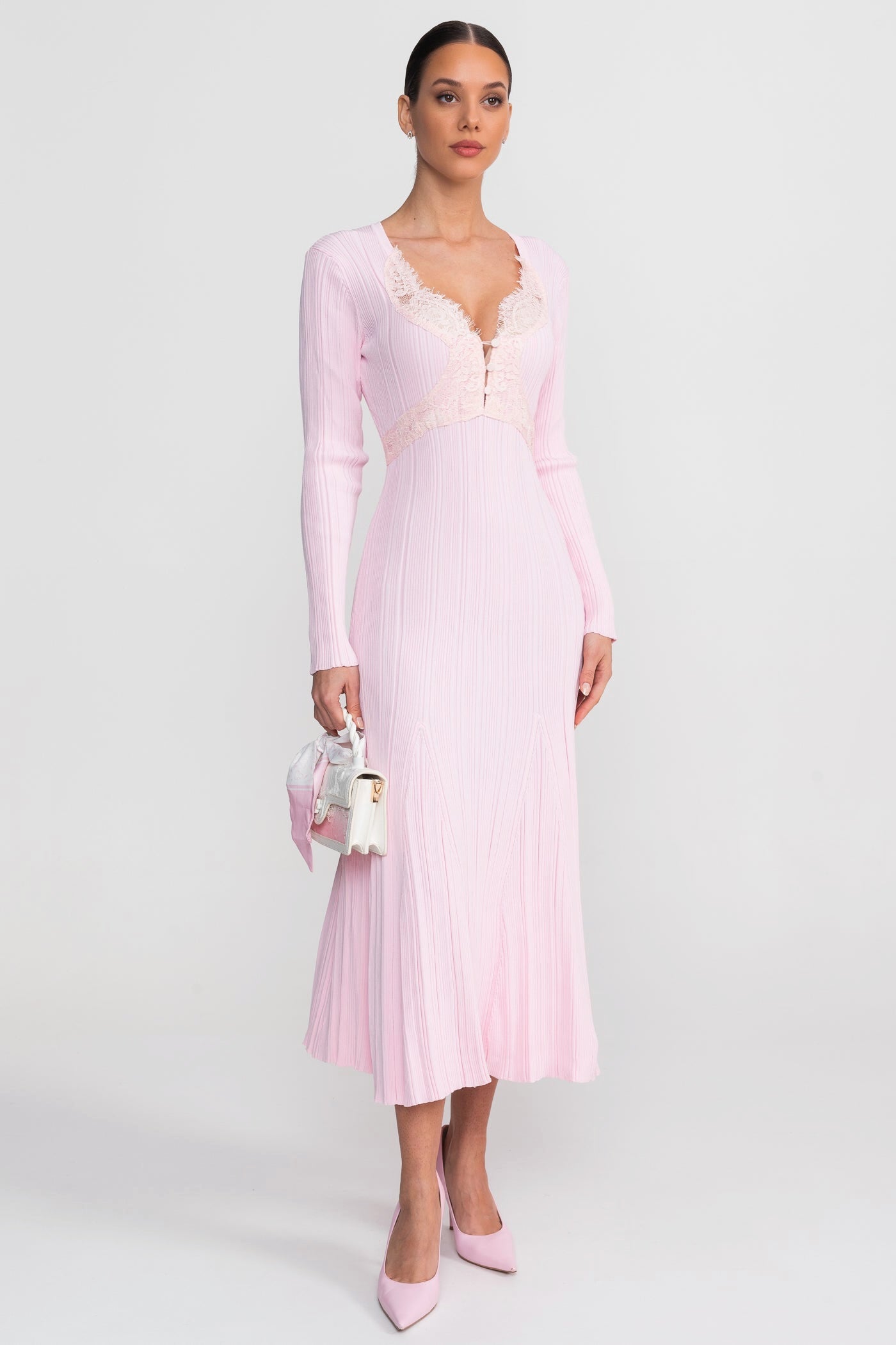 Geripptes Midi-Kleid mit langen Ärmeln und V-Ausschnitt mit Spitzenbesatz - Baby Pink 