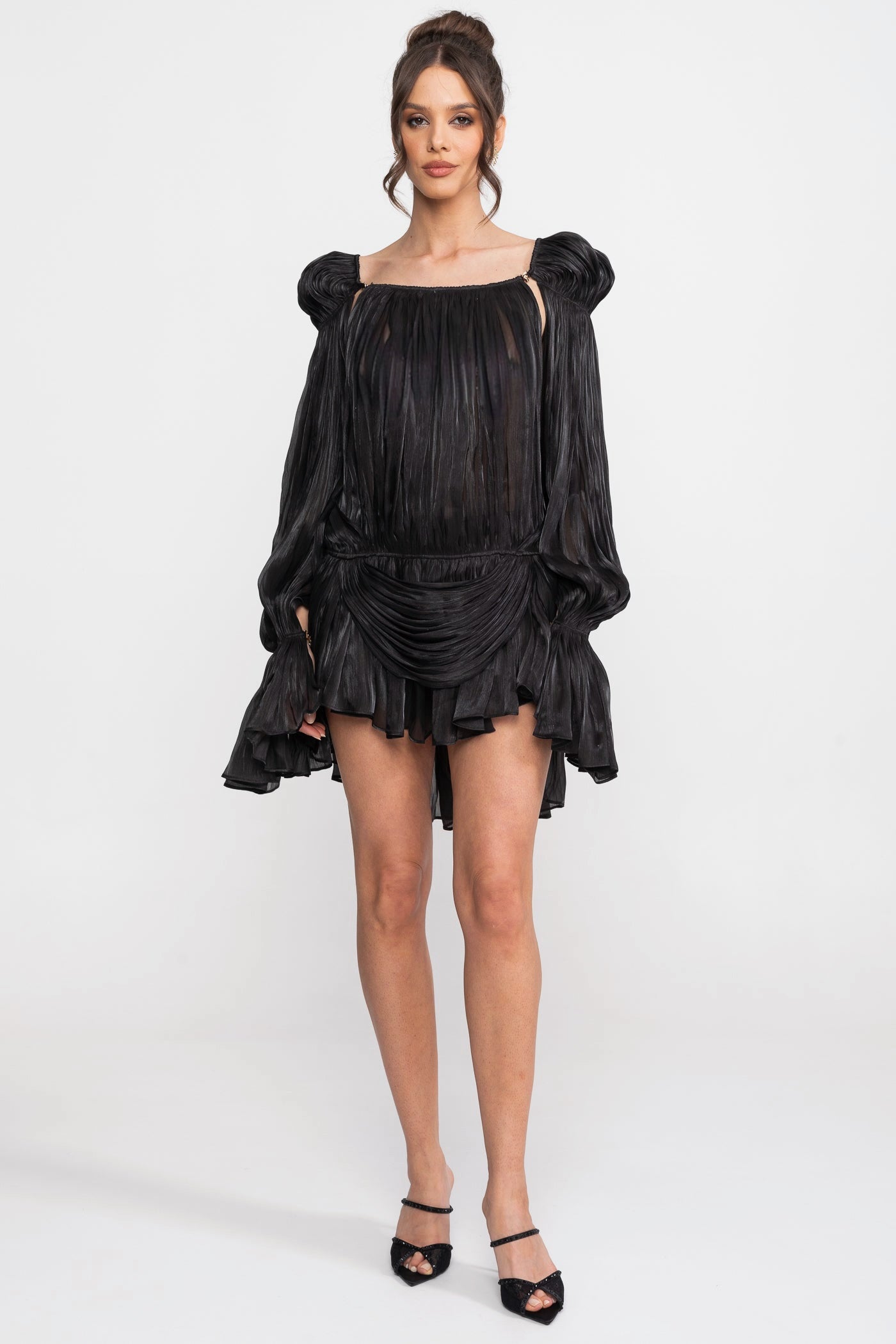 Transparentes, drapiertes Minikleid mit Cape-Ärmeln und goldfarbener Clip-Detailierung - Schwarz 