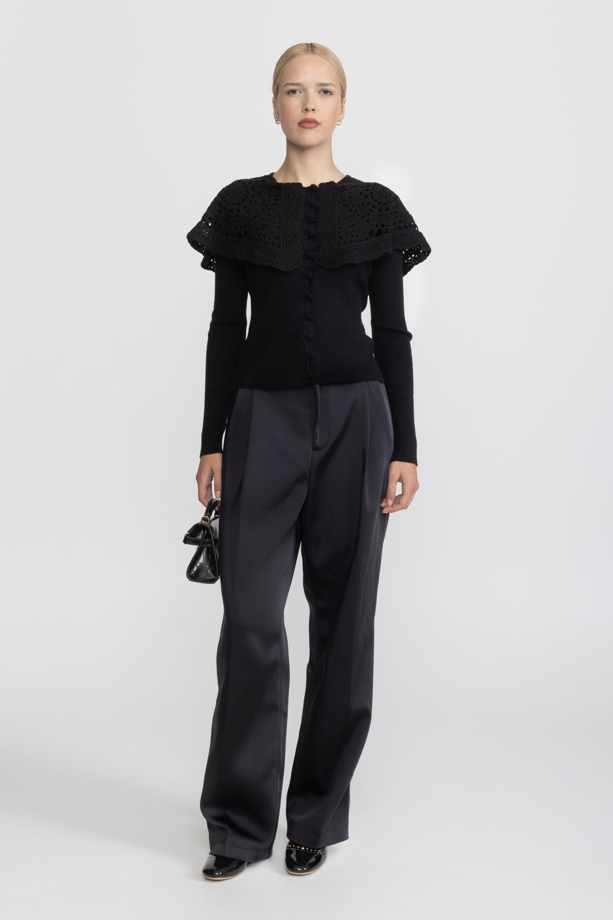 Gerippte Strickjacke mit Capelet-Kragen in Häkeloptik - Schwarz 