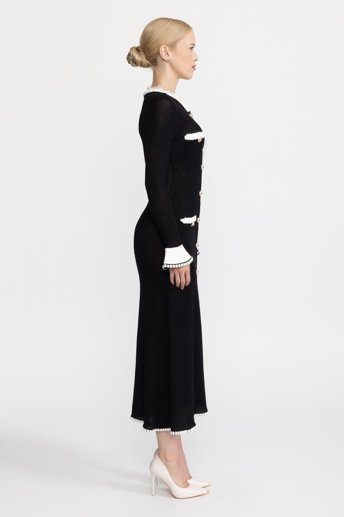 Midi-Kleid aus Pointelle-Strick mit Spitzenbesatz und Knopfleiste - Schwarz 