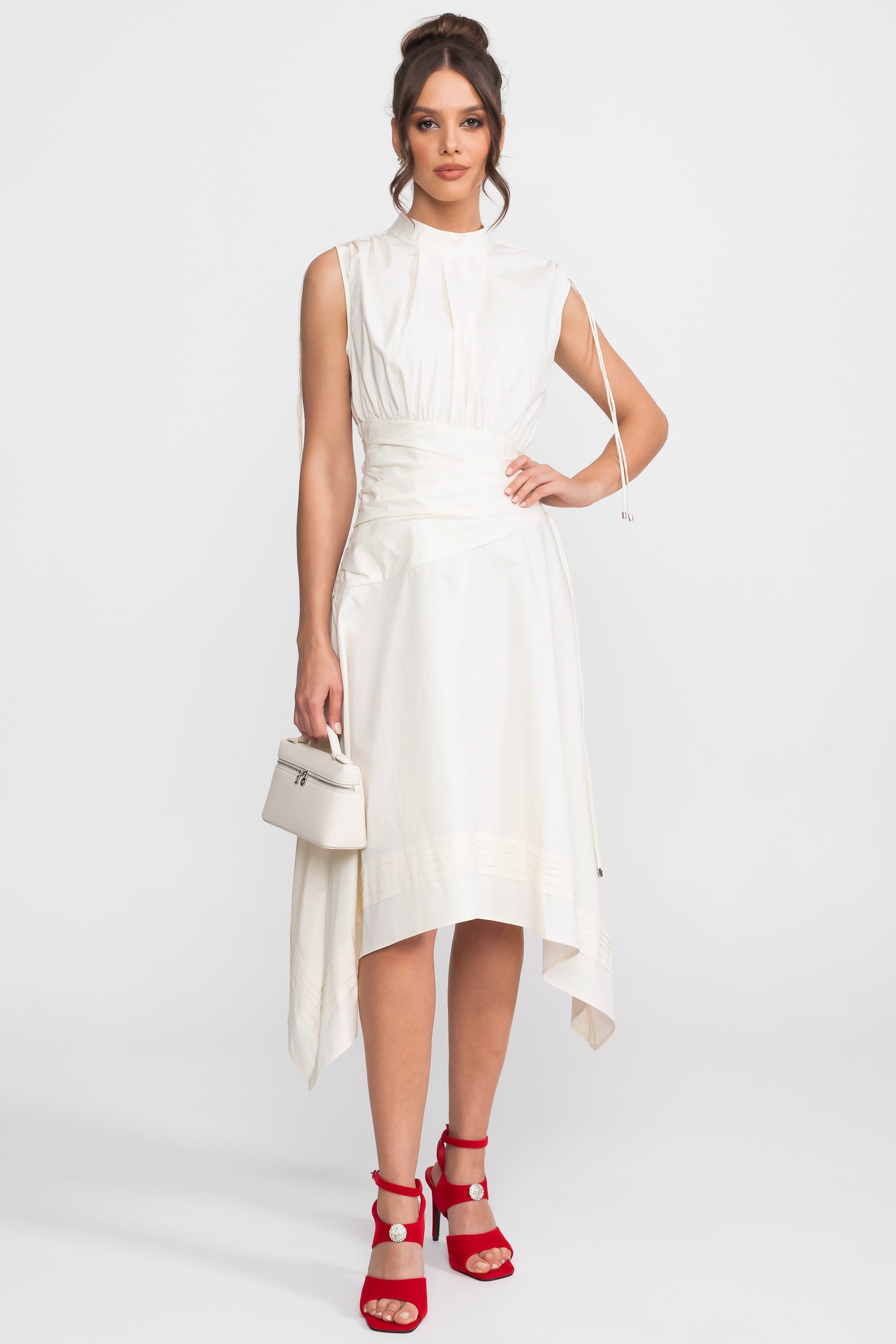 Ärmelloses asymmetrisches Midi-Kleid mit geraffter Taille und Zipfelsaum - Weiß 