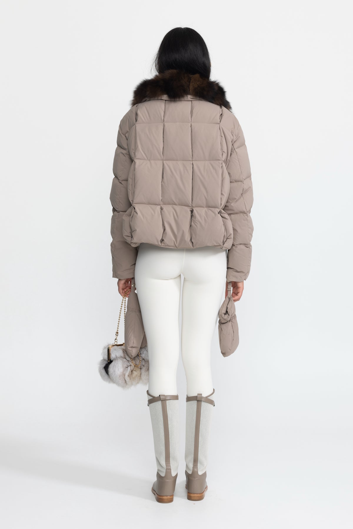 Daunen-Pufferjacke in Cropped-Länge mit Fuchspelzkragen – Taupe 