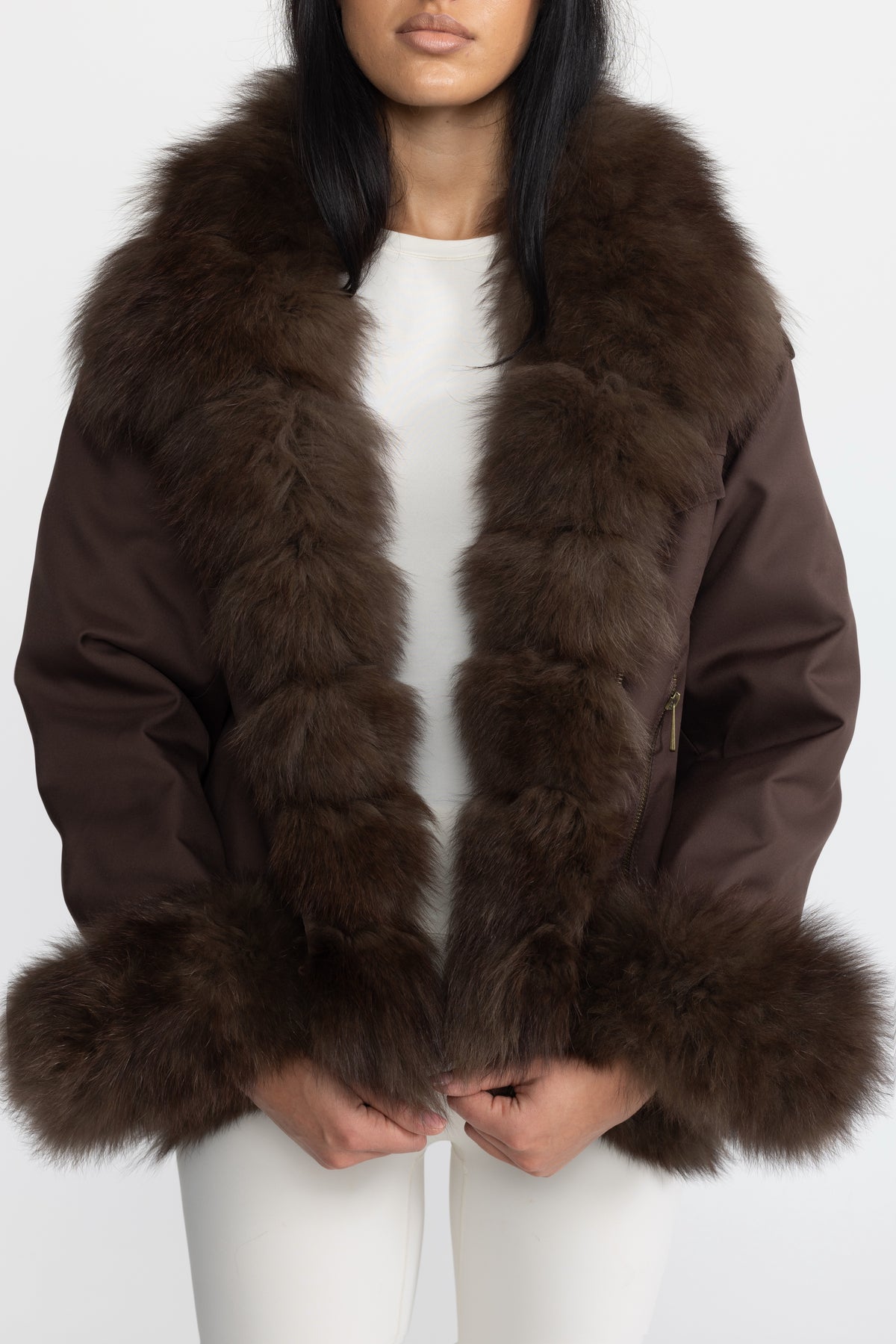 Daunenjacke im Utility-Stil mit Fuchspelzkragen und -manschetten - Chocolate 