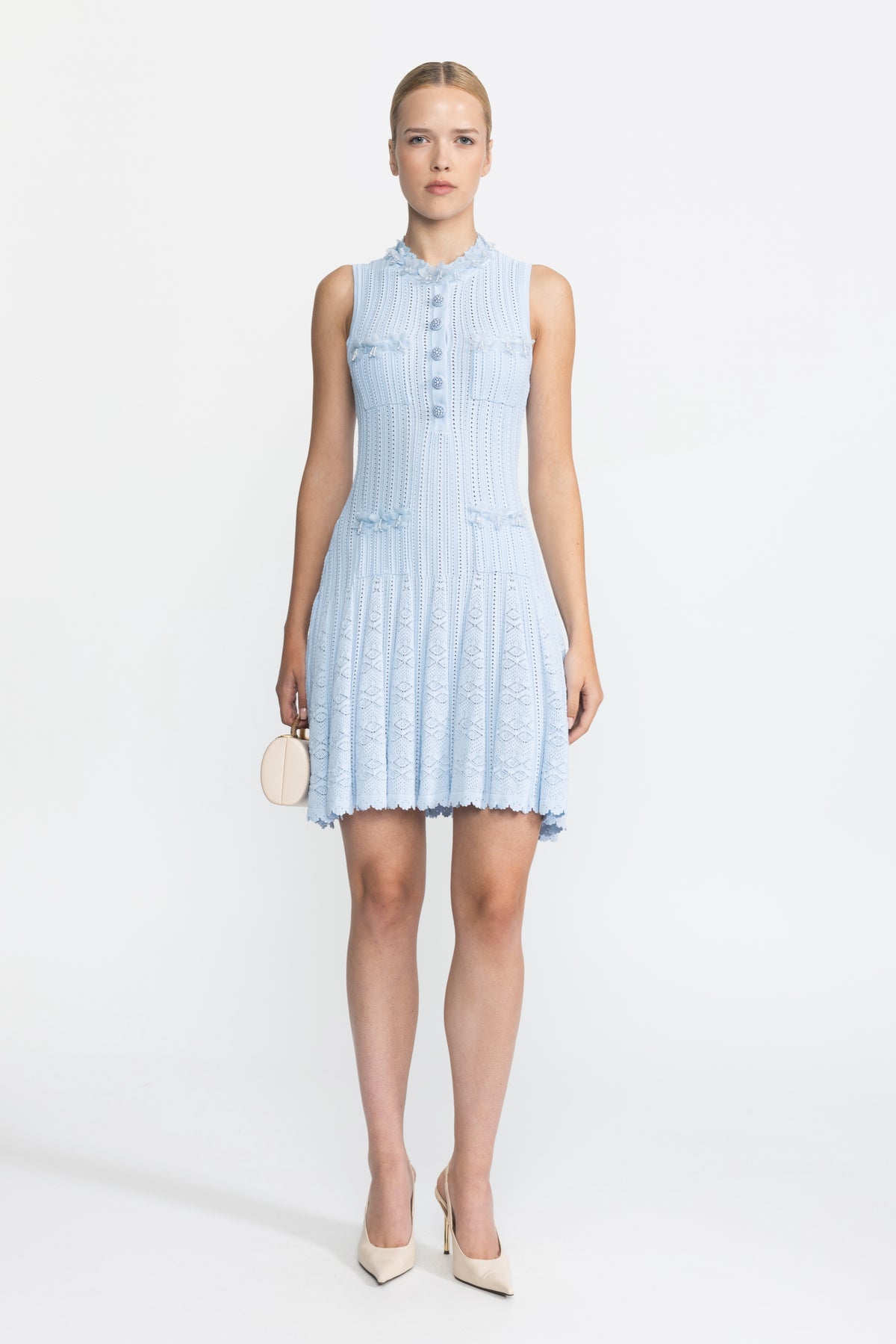 Pointelle-Strick-Minikleid mit Organza-Blütenbesatz – Hellblau 