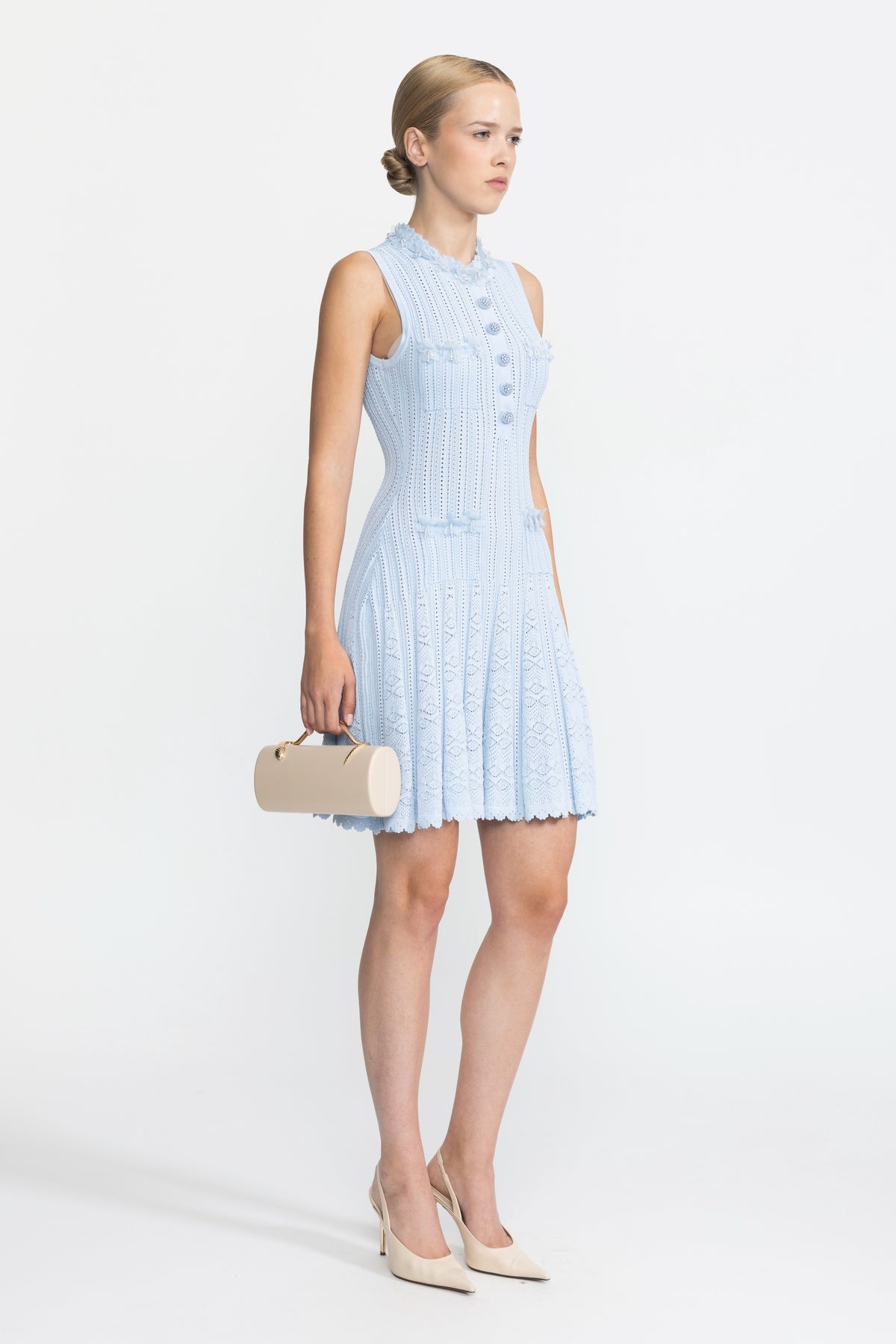 Pointelle-Strick-Minikleid mit Organza-Blütenbesatz – Hellblau 