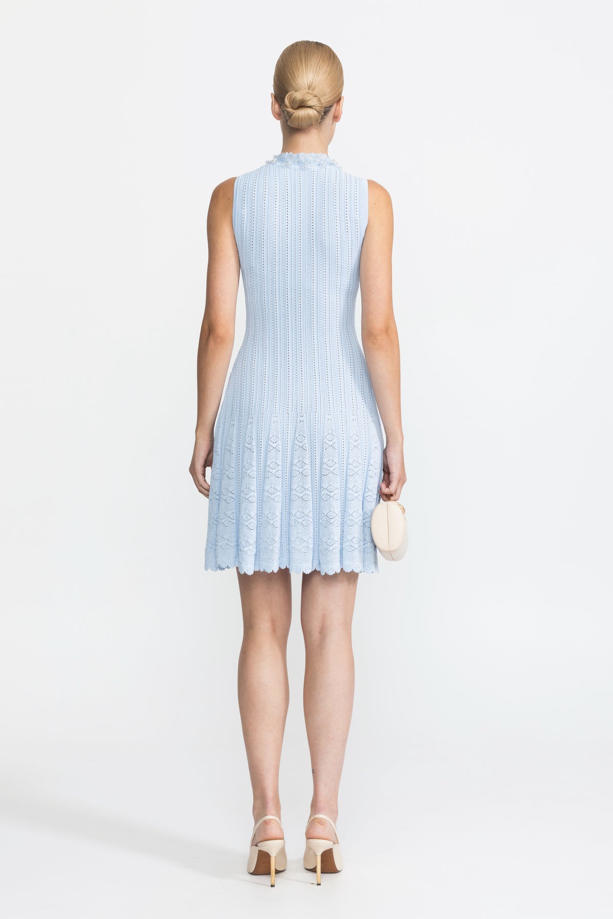 Pointelle-Strick-Minikleid mit Organza-Blütenbesatz – Hellblau 