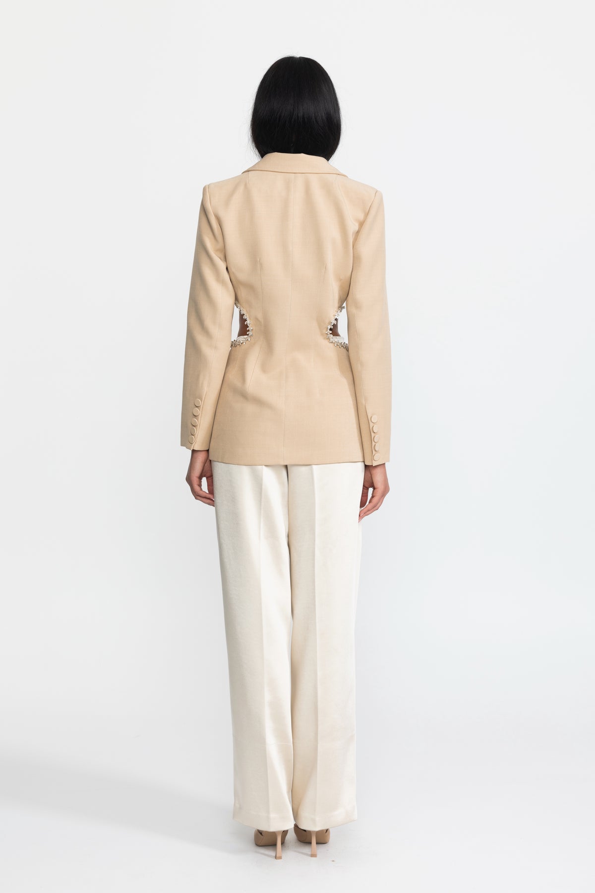Taillierter Blazer mit Kristallbesatz und Cut-out an der Taille - Beige 