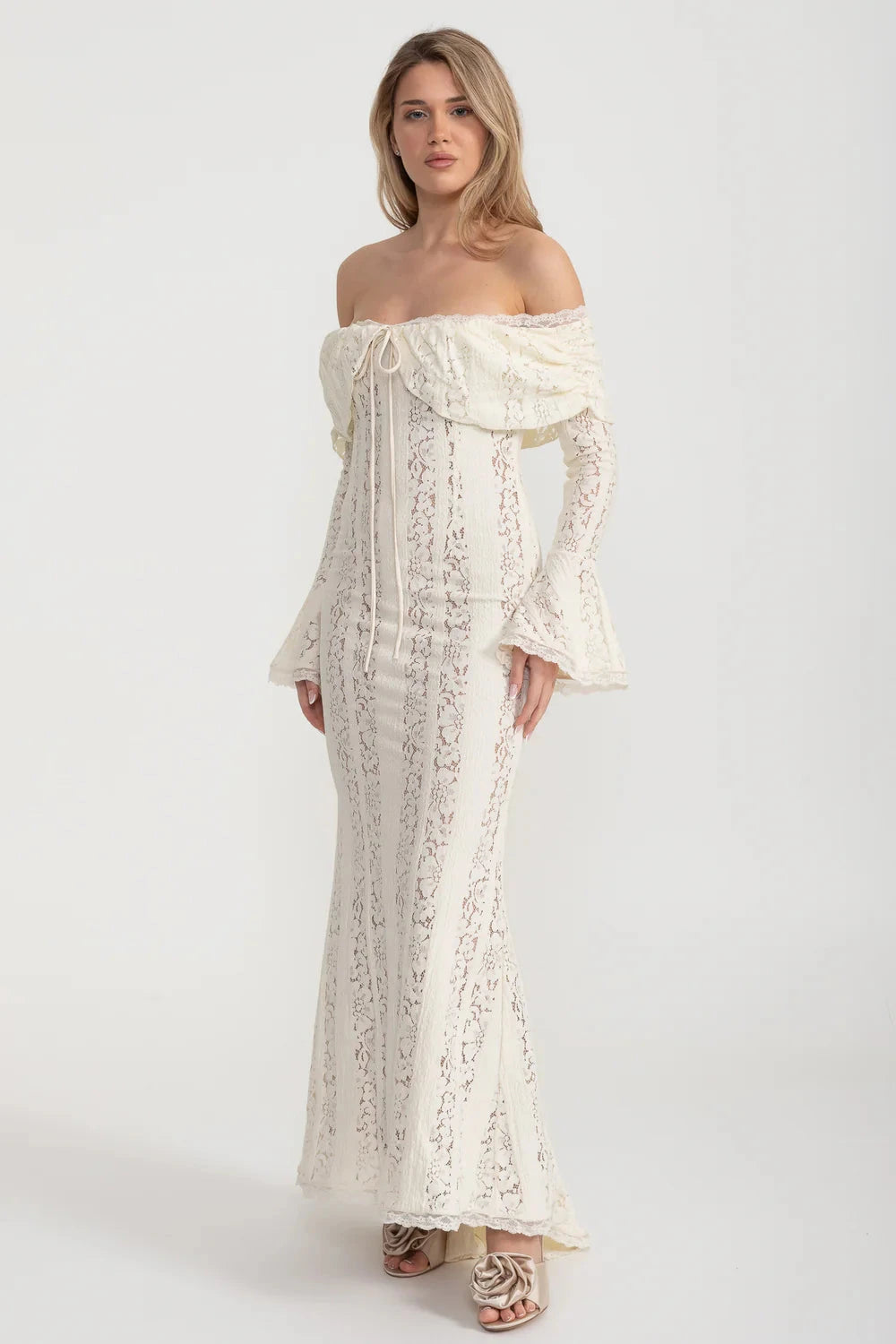 Elegant Off-Shoulder Lace Gown With Long Flared Sleeves - Ivoire
