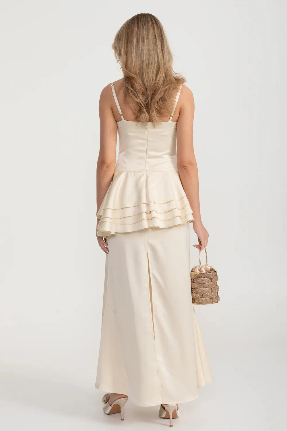 Ärmelloses Satinkleid mit Lagen-Peplum-Taille – Ivoire 