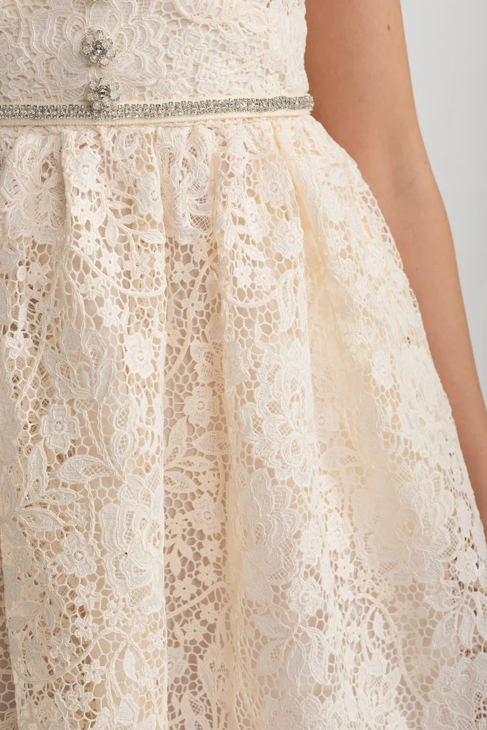 Short Sleeved Lace Dress With Rounded Neckline And Decorative Bow - Ivoire