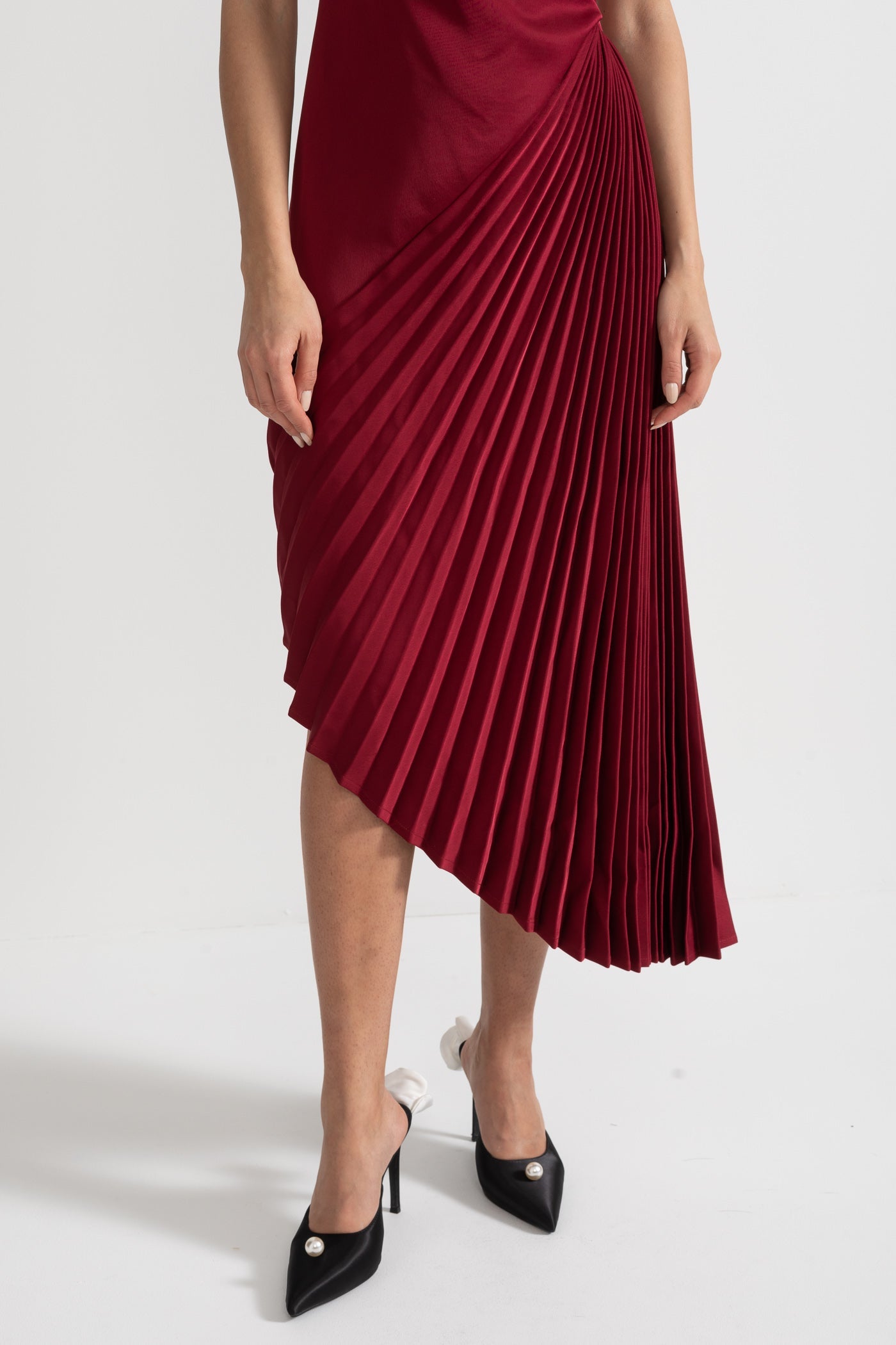 Asymmetrical Sleeveless Dress With Pleated Detailing Midi Skirt - Red