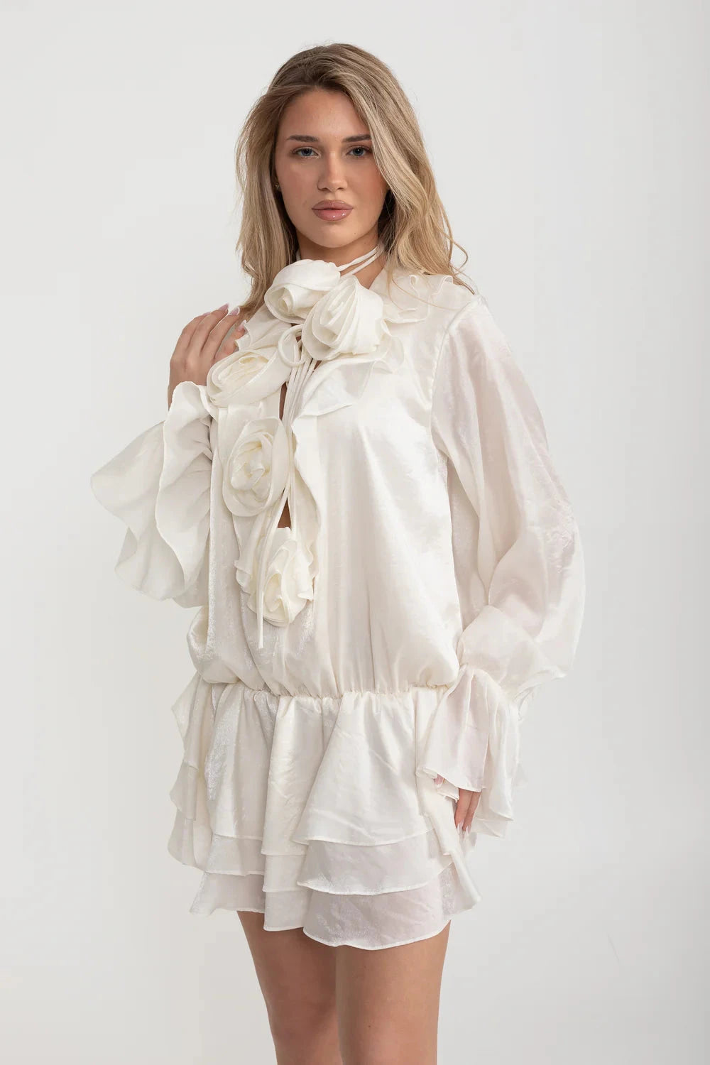 Flowing Sheer Dress With Floral Appliques And Long Puffy Sleeves - Ivoire