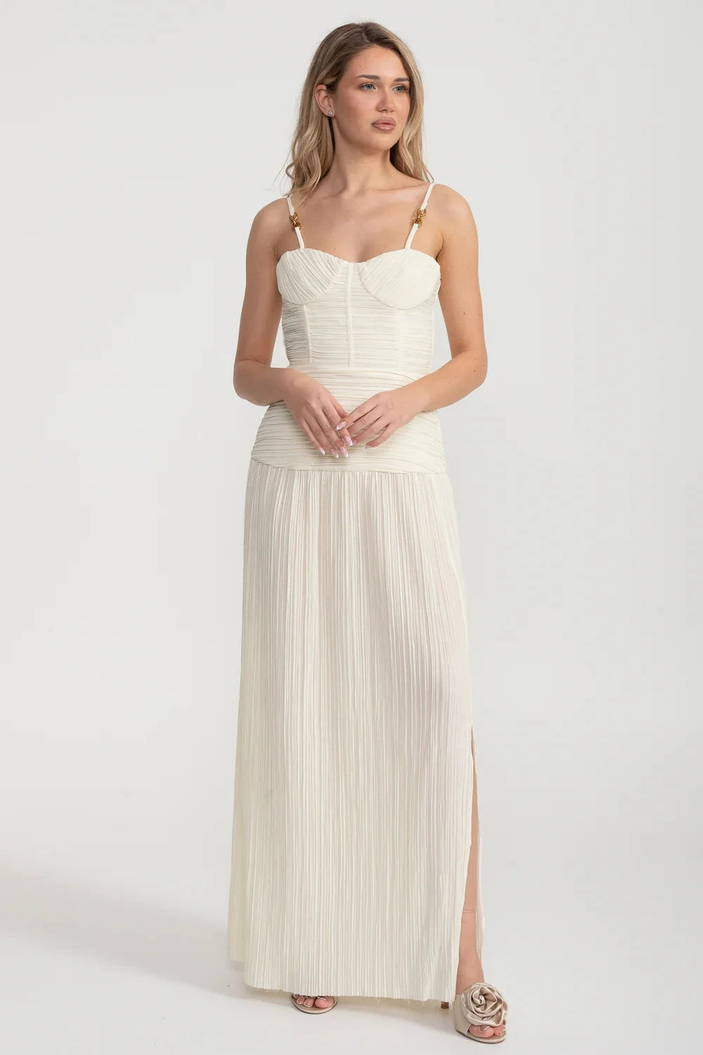 Elegant Dress With Ruched Fitted Bodice And Straight Skirt With Side Slit - Ivoire