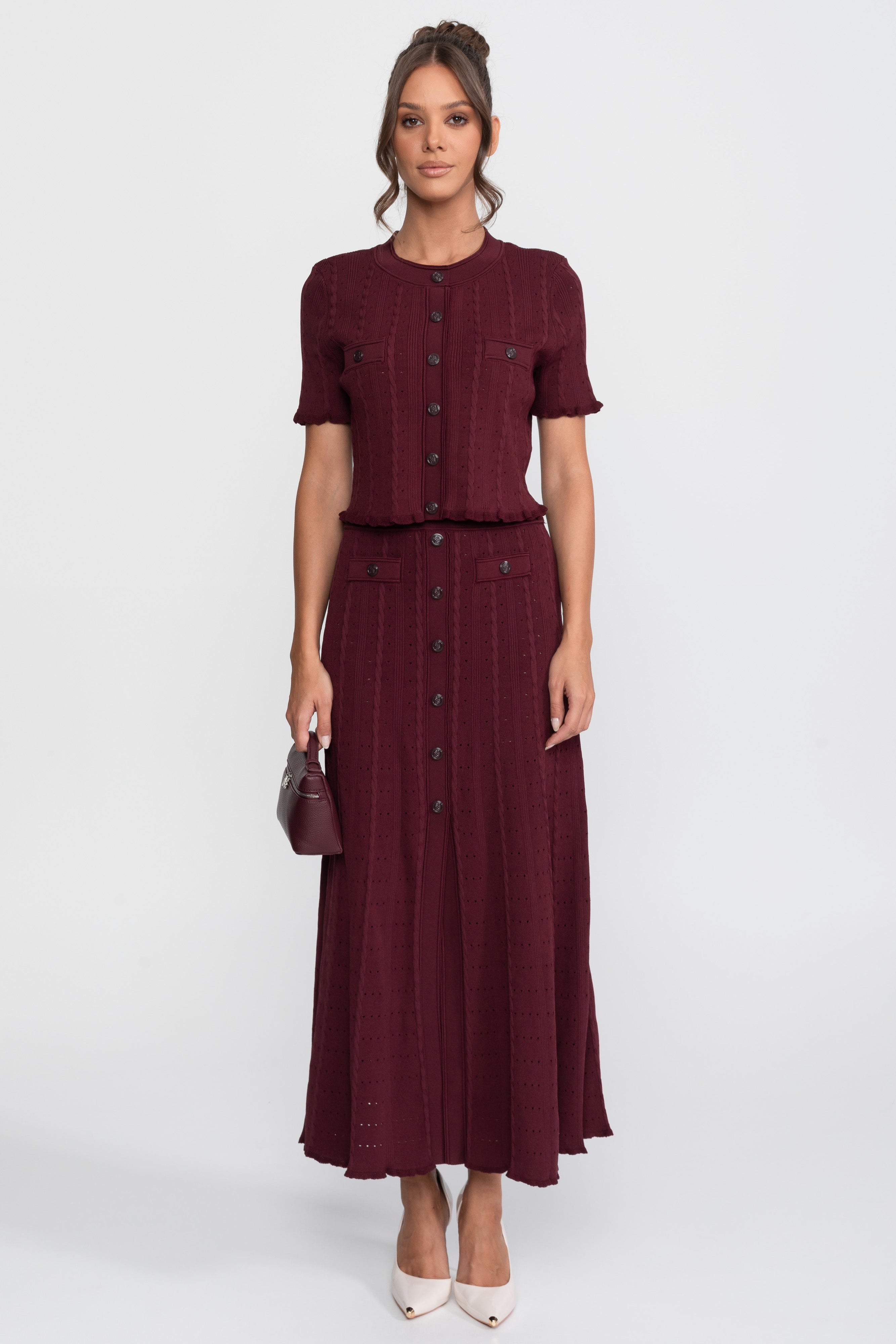 Gerippter Strick-Co-Ord-Set mit Cardigan mit Knopfleiste vorne und passendem Maxi-Rock - Burgundy 