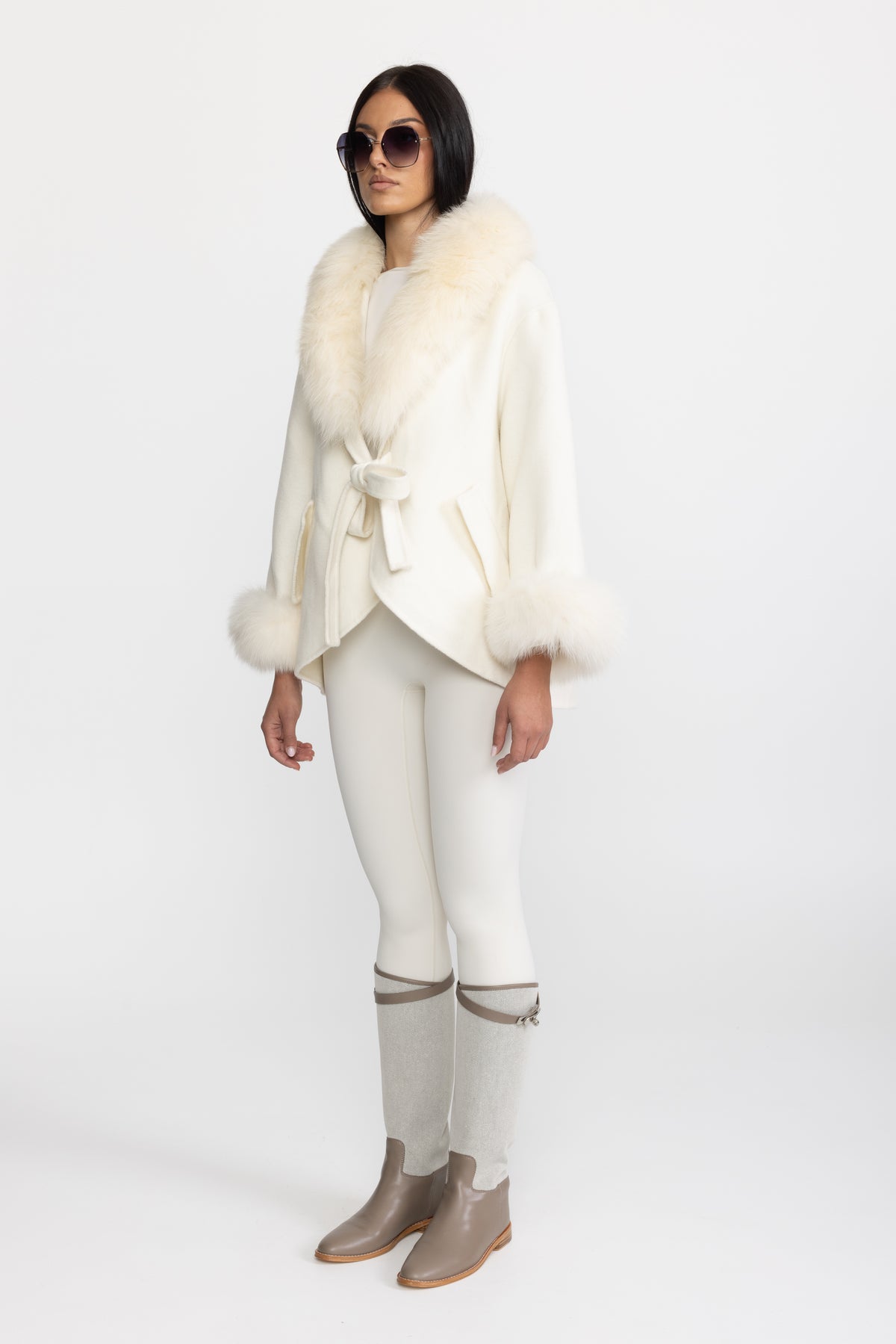 Kaschmirmantel mit übergroßem Fuchsfellkragen – Off White 