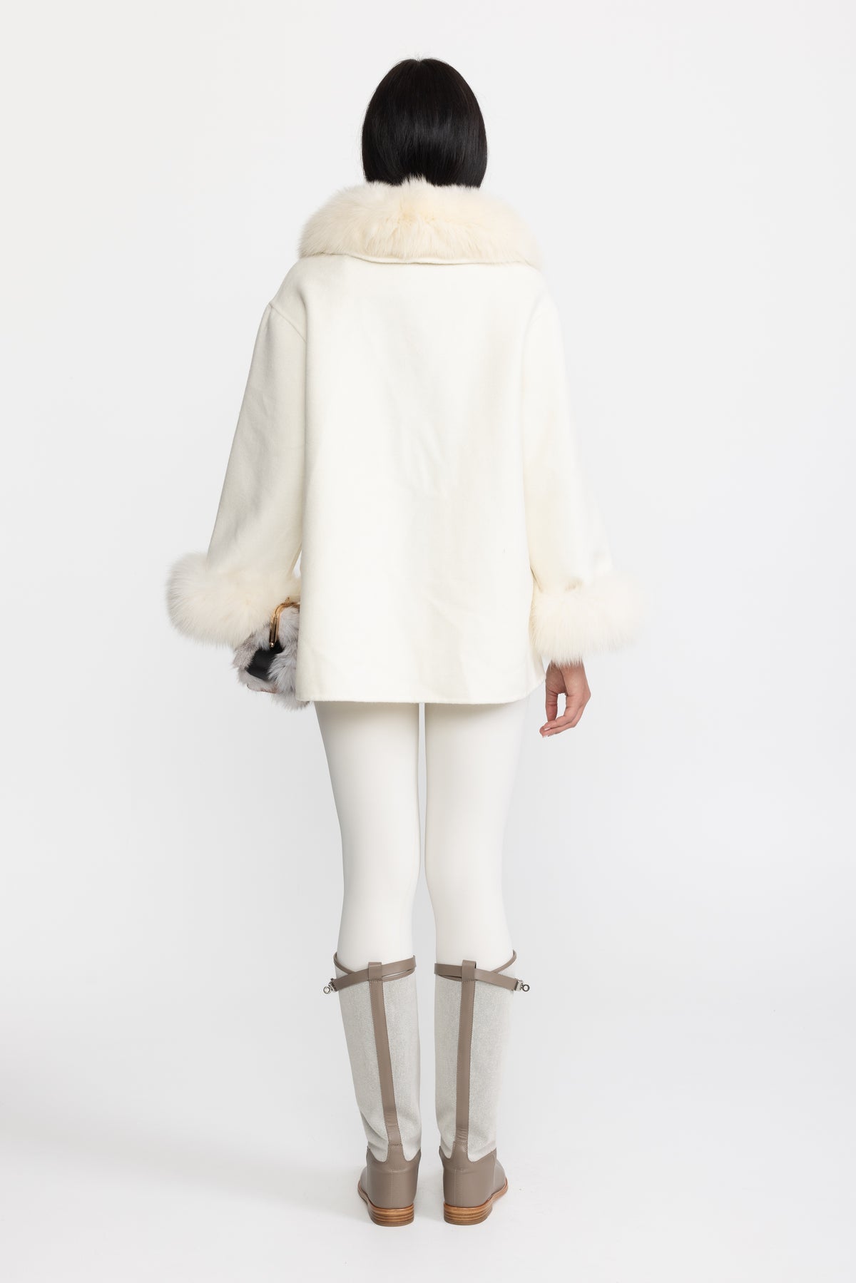 Kaschmirmantel mit übergroßem Fuchsfellkragen – Off White 