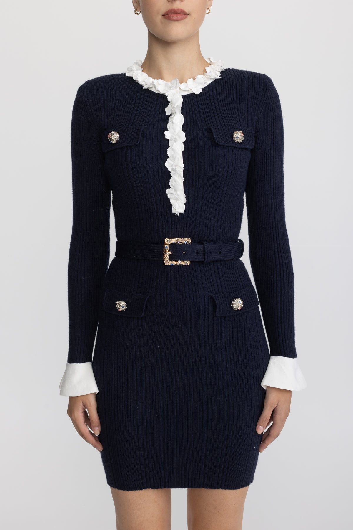 Geripptes Mini-Kleid mit floralen Rüschen und Gürtel - Navy 