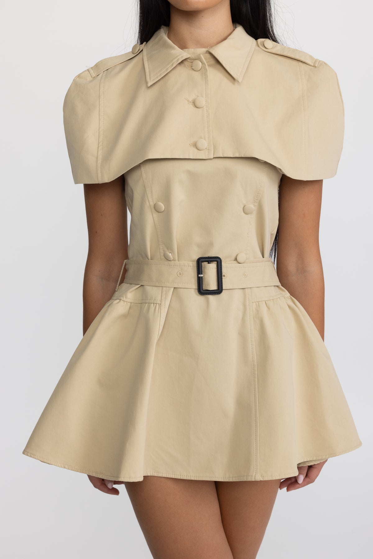 Trench-Minikleid mit Neckholder und abnehmbarem Capelet – Khaki 