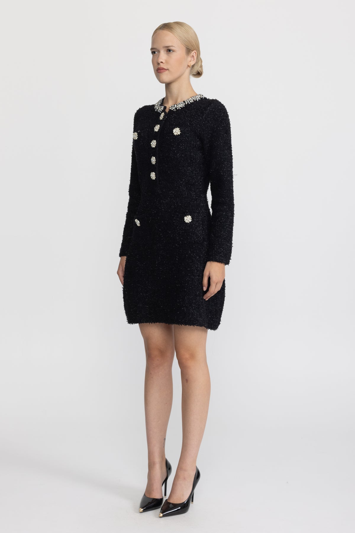 Mini-Kleid aus Bouclé-Strick mit Kristallbesatz - Schwarz 